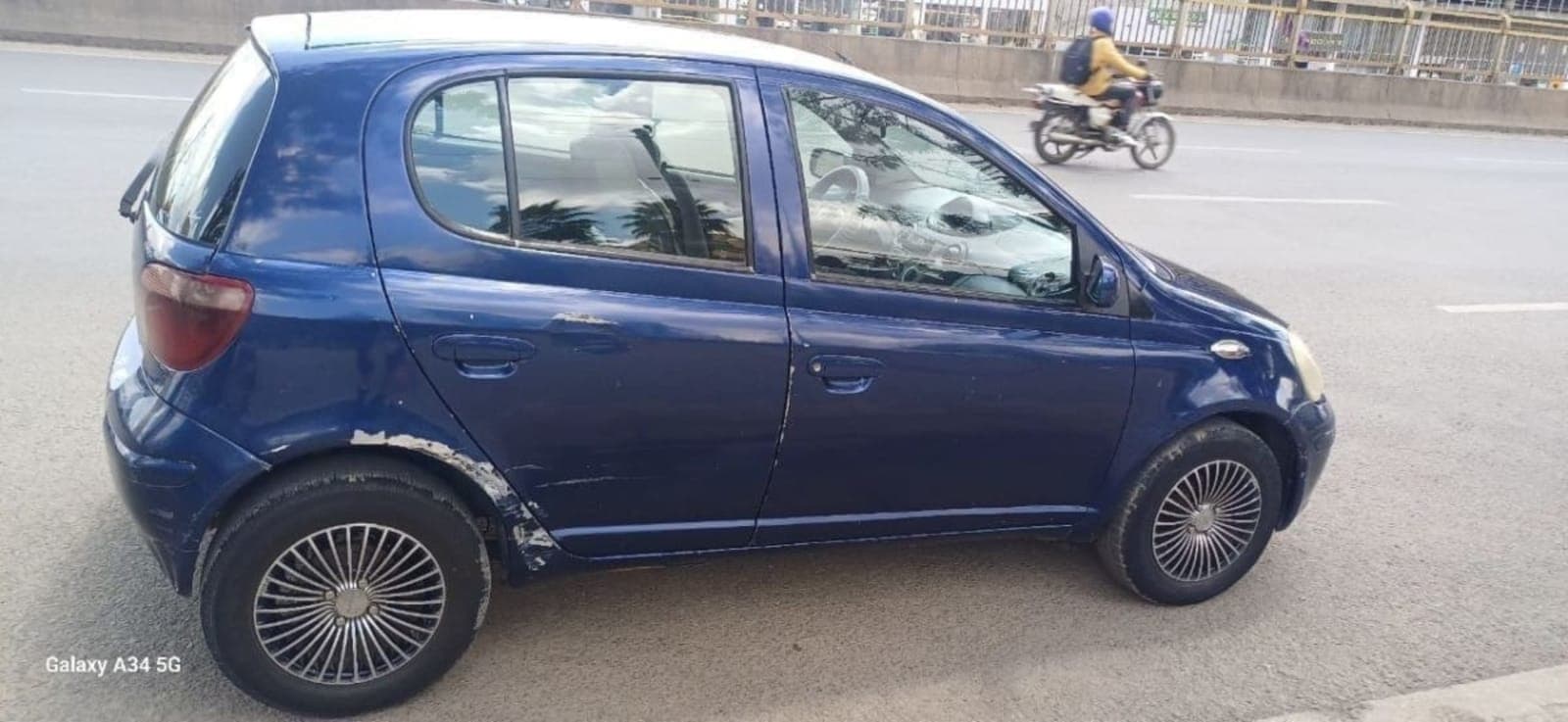 2001 Toyota Vitz — photo 3