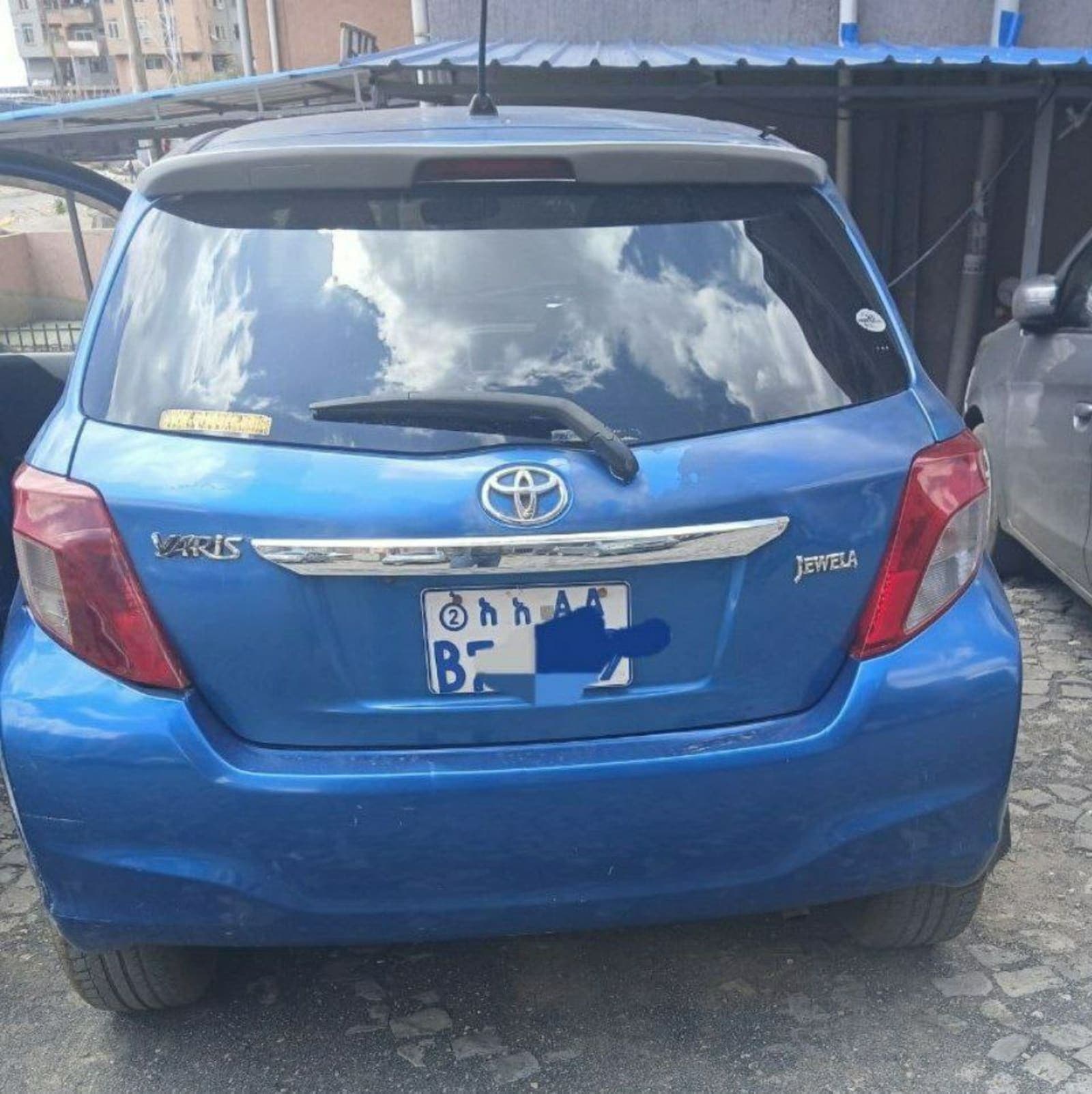 2012 Toyota Yaris Compact — photo 2