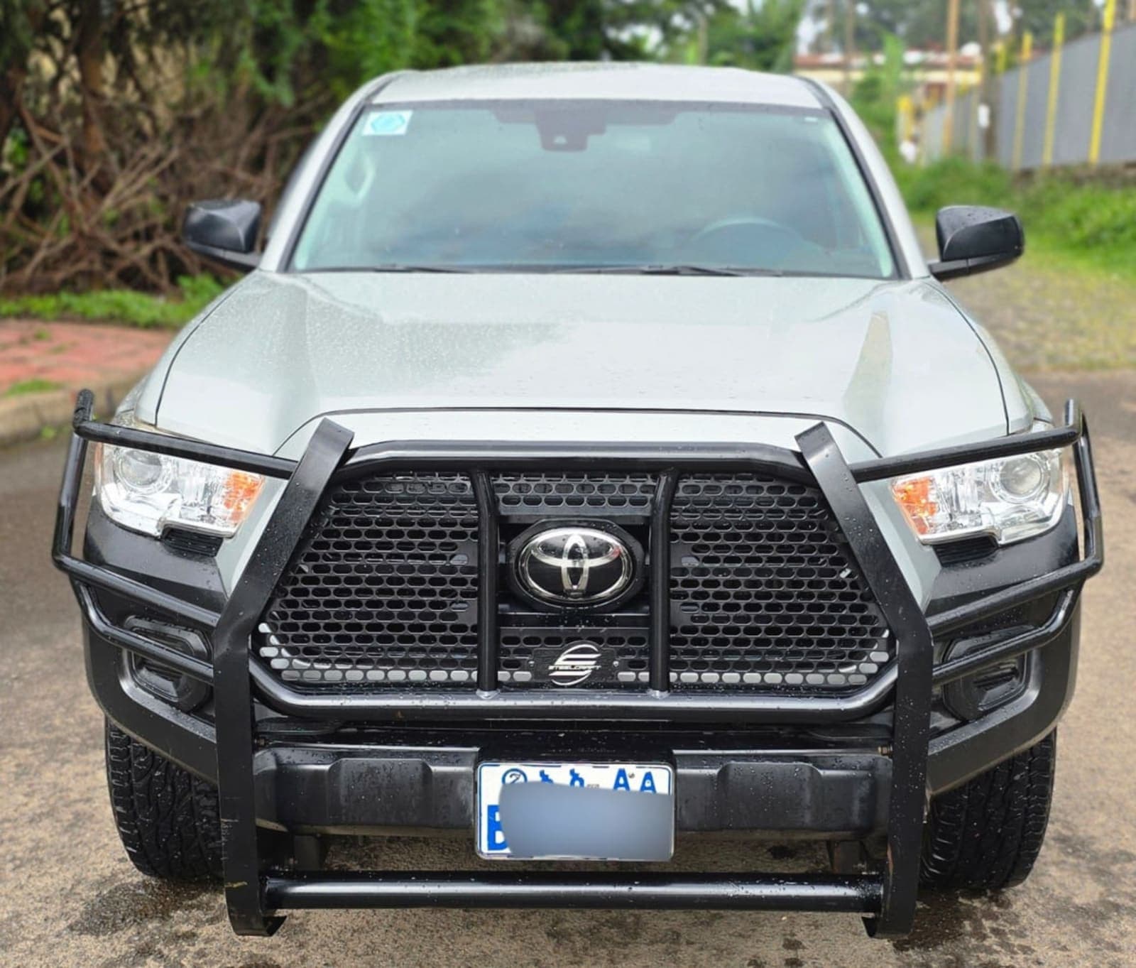 2020 TOYOTA TACOMA — photo 2