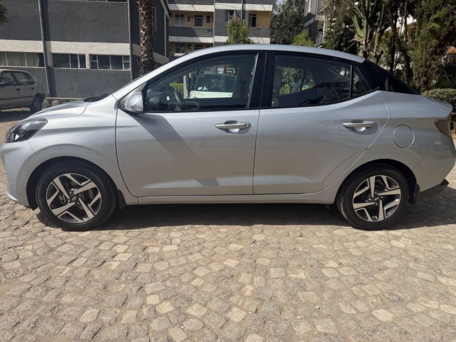 2022 Hyundai Grand i10 — photo 3