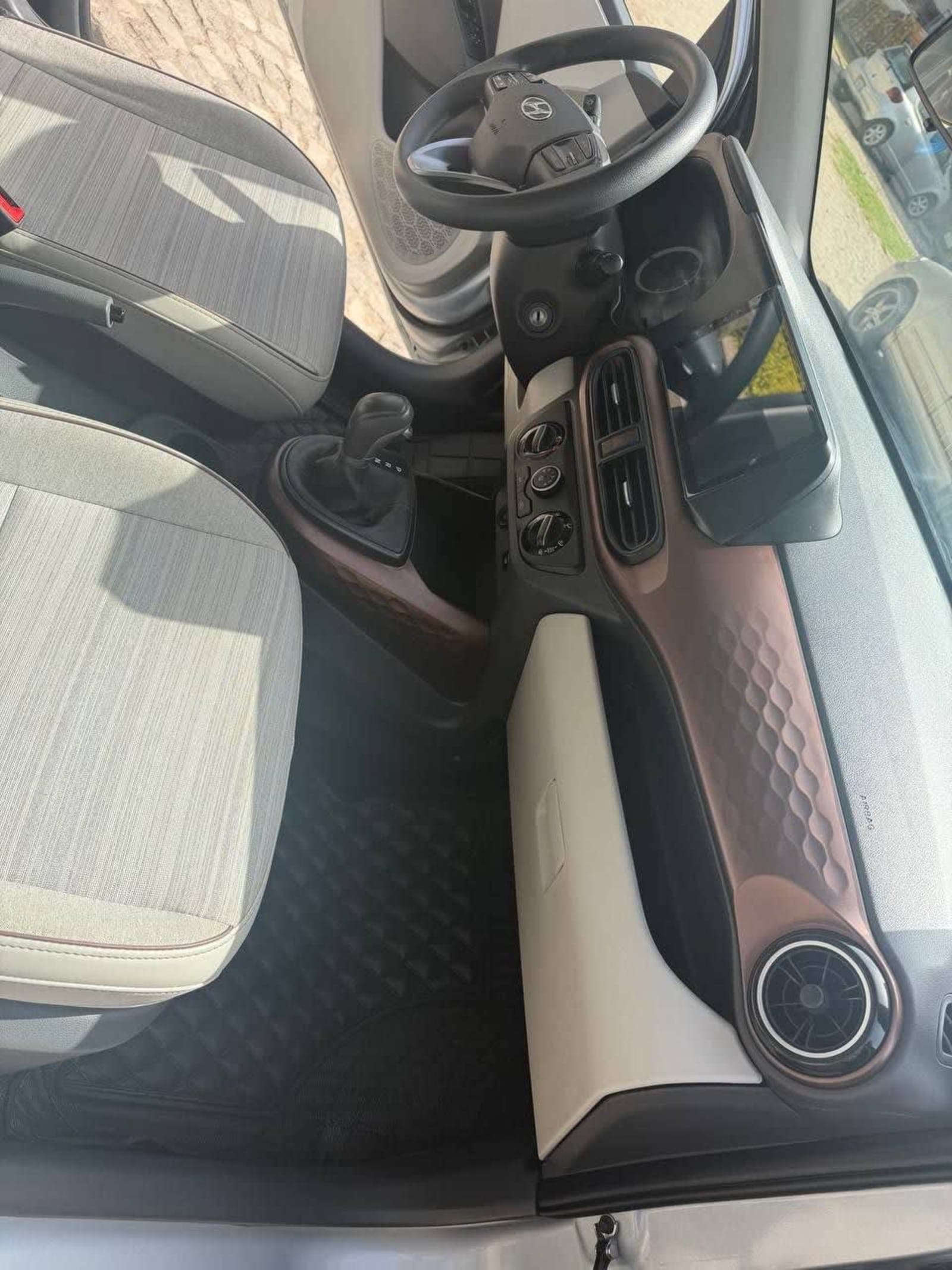 2022 Hyundai Grand i10 — photo 5