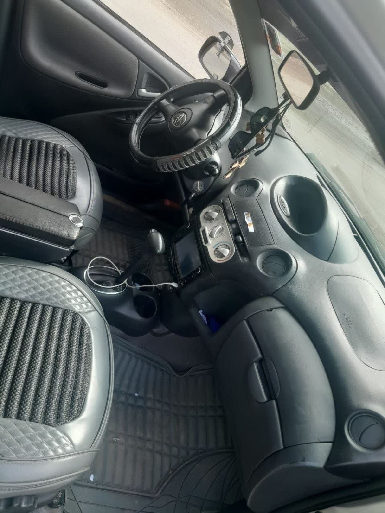 2004 Toyota Vitz — photo 3