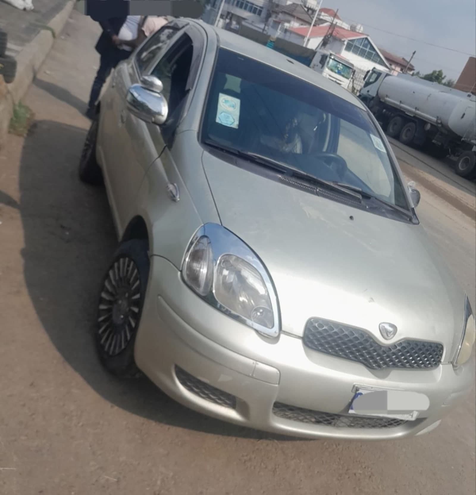 2004 Toyota Vitz — photo 5
