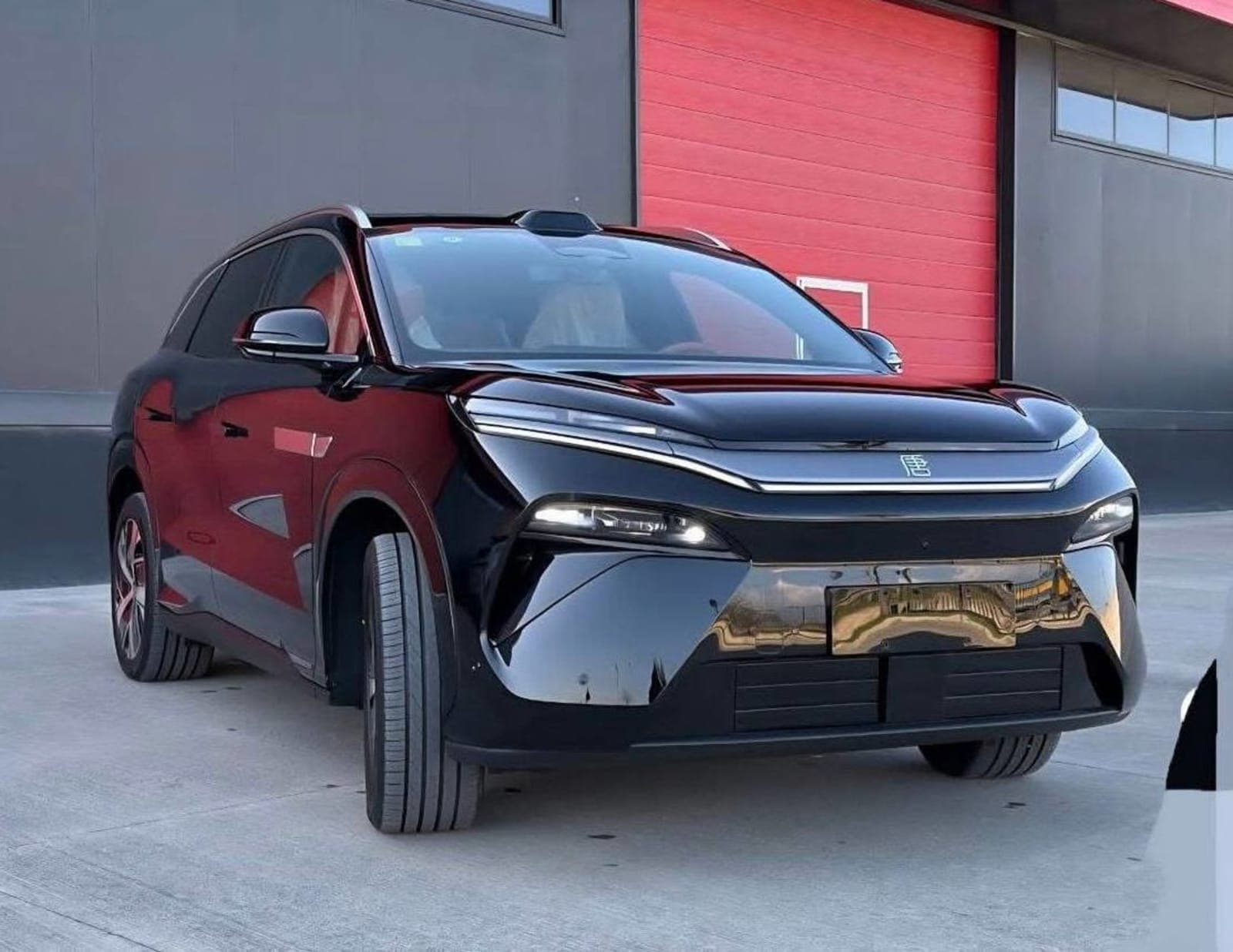 2025 BYD TANG L EV — photo 4