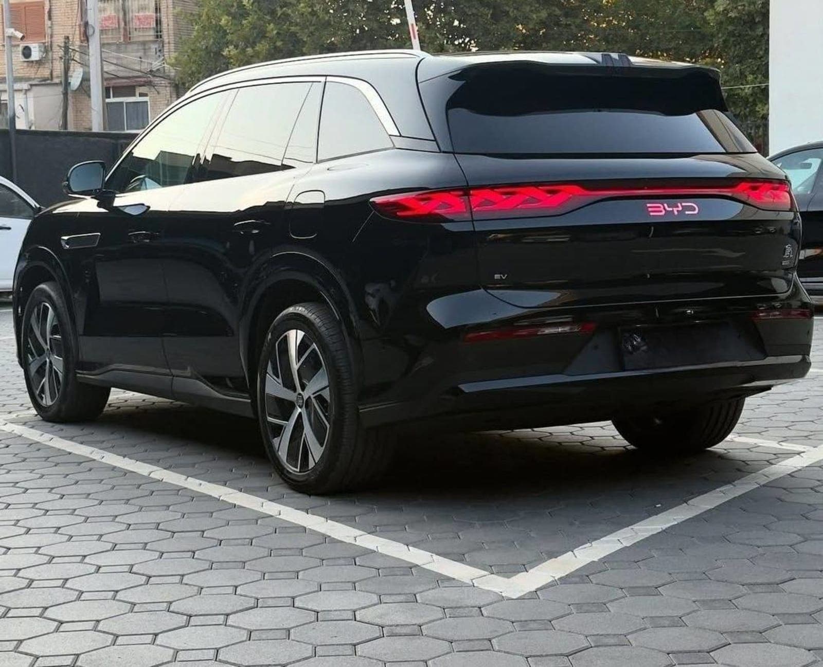 2025 BYD Tang — photo 2