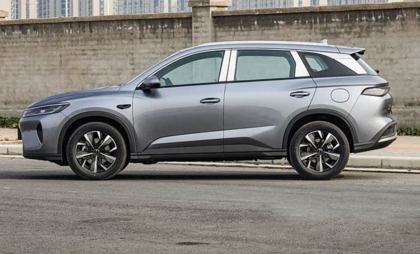 2025 BYD Sealion 05 DM-i — photo 3