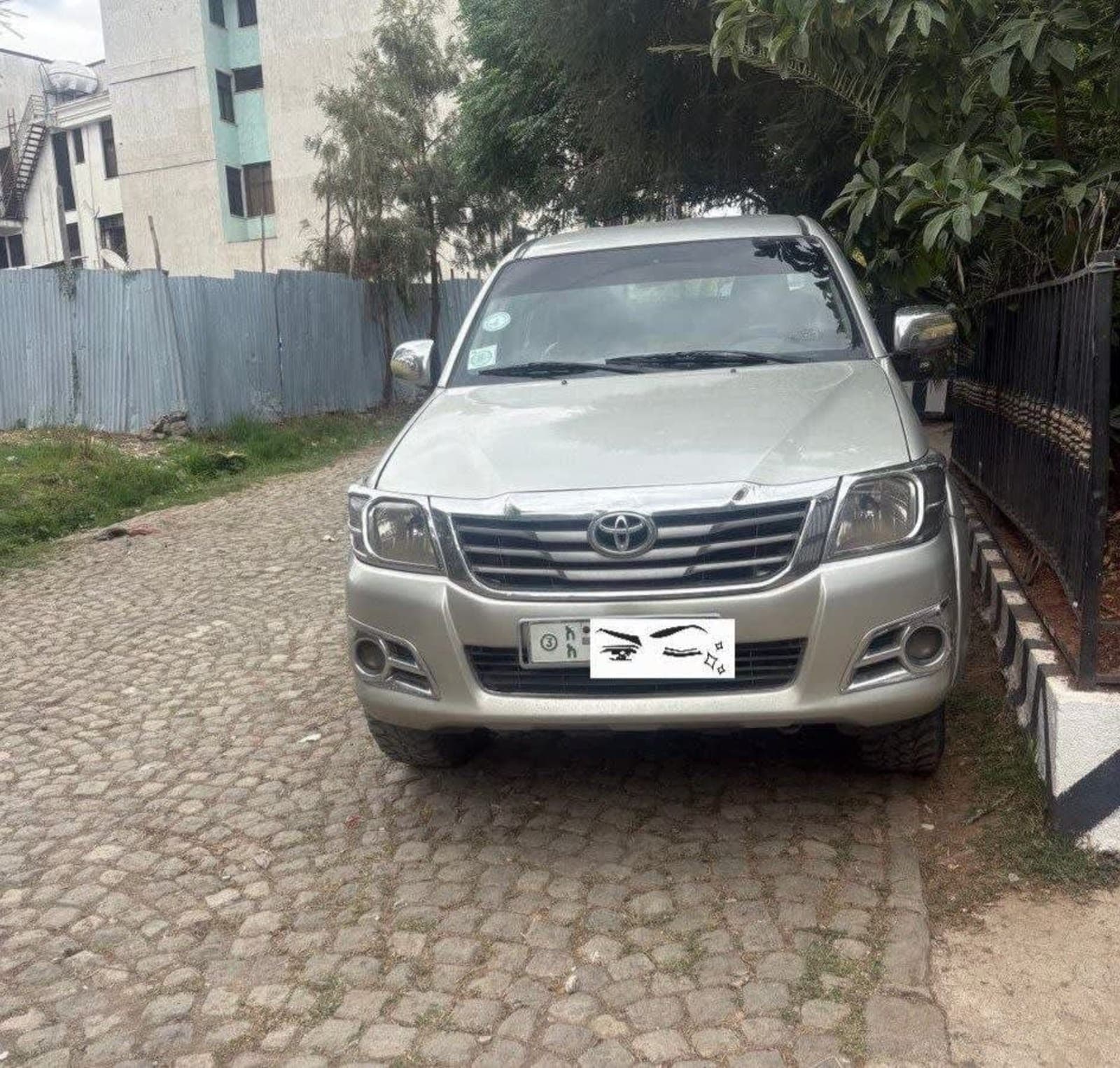 2012 Toyota Hilux Vigo — photo 1