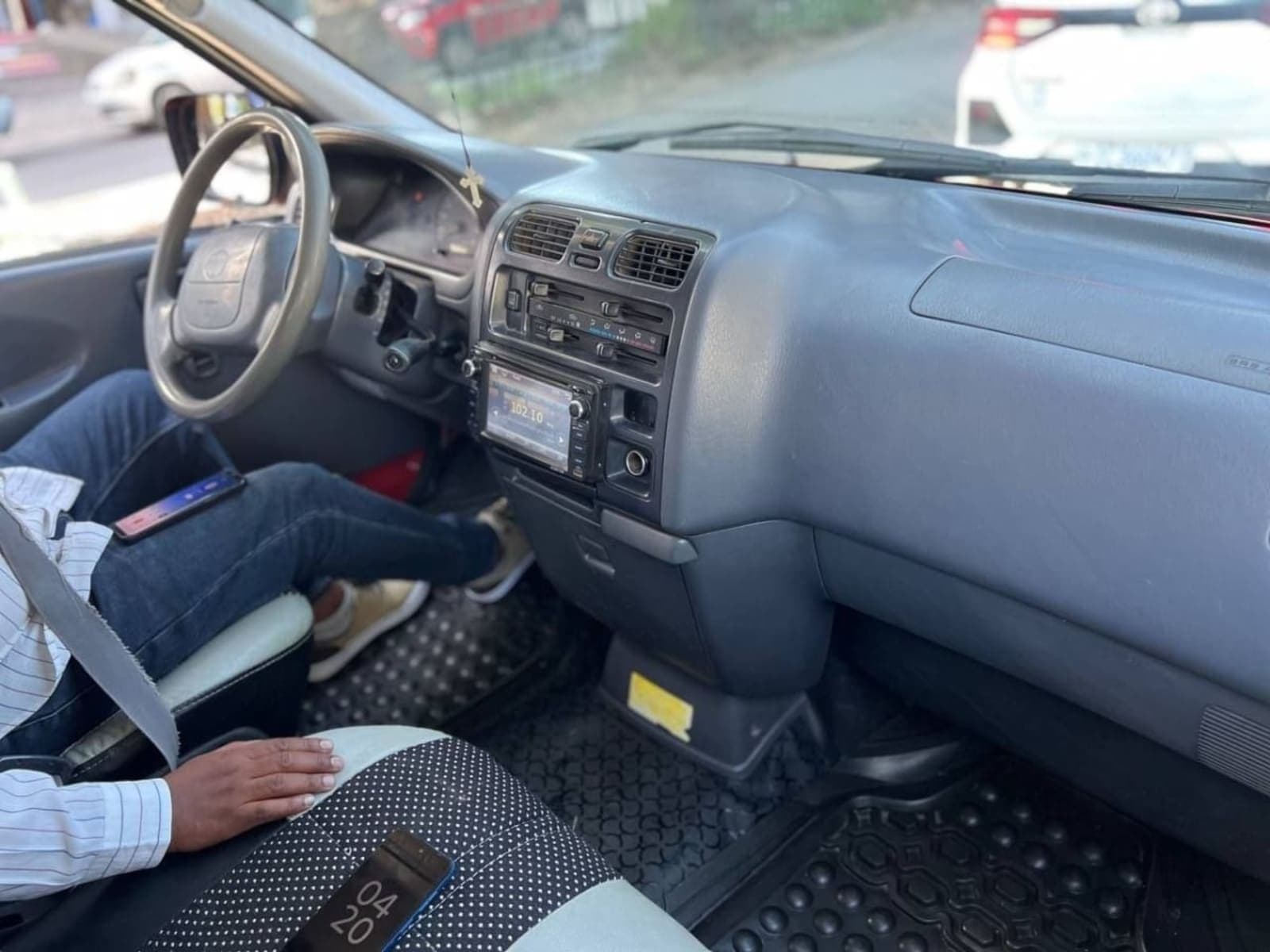 Toyota Hiace half van — photo 5