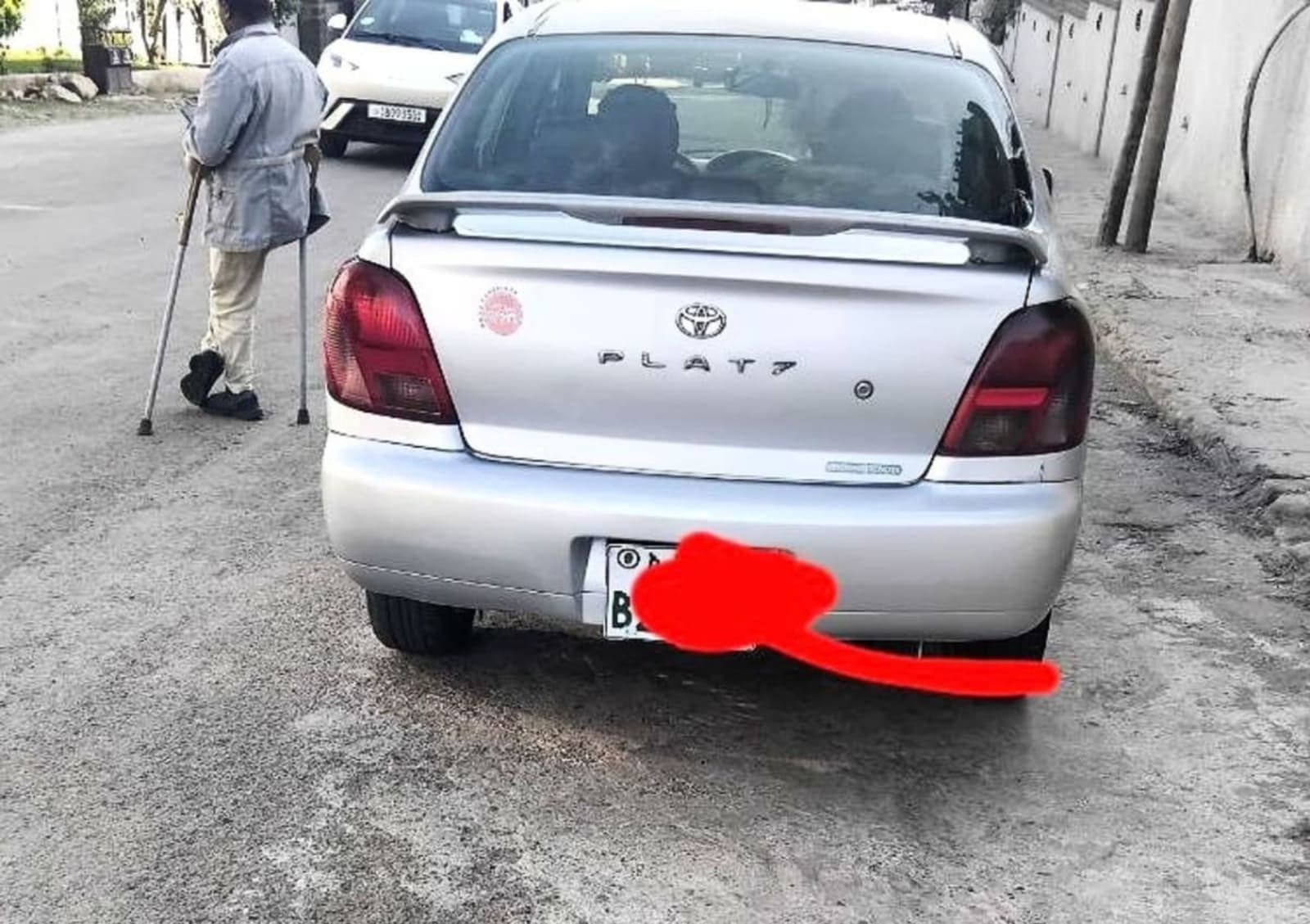 2001 Toyota Platz — photo 2