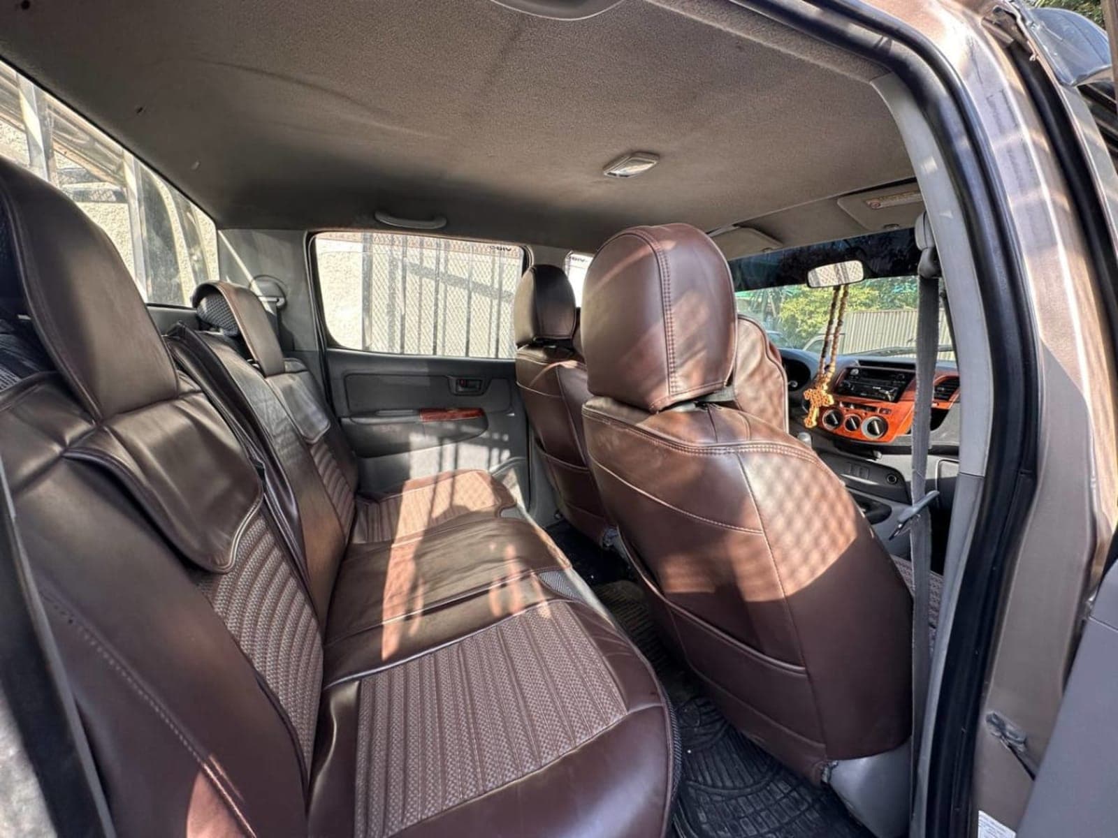 2010 Toyota Hilux — photo 2