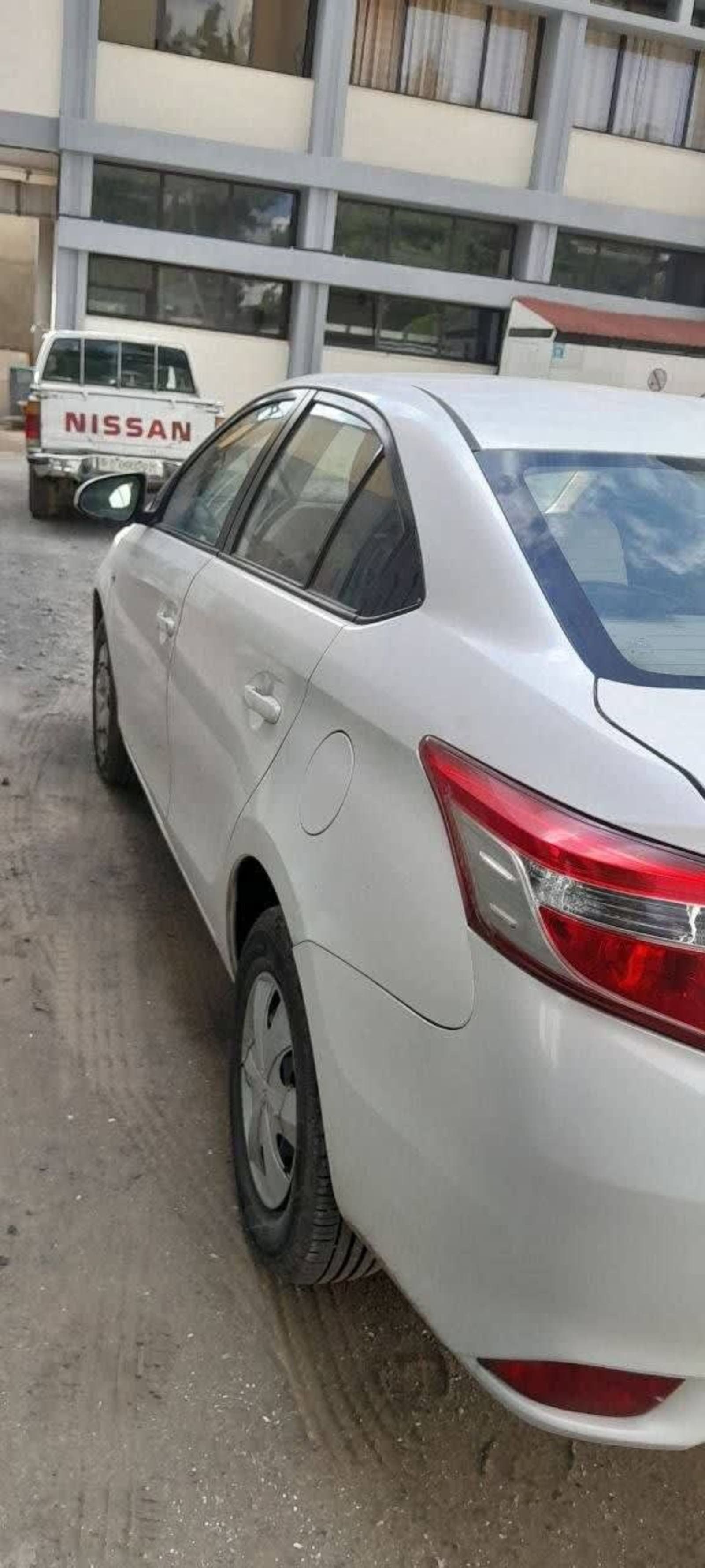 2016 Toyota Yaris Sedan — photo 4