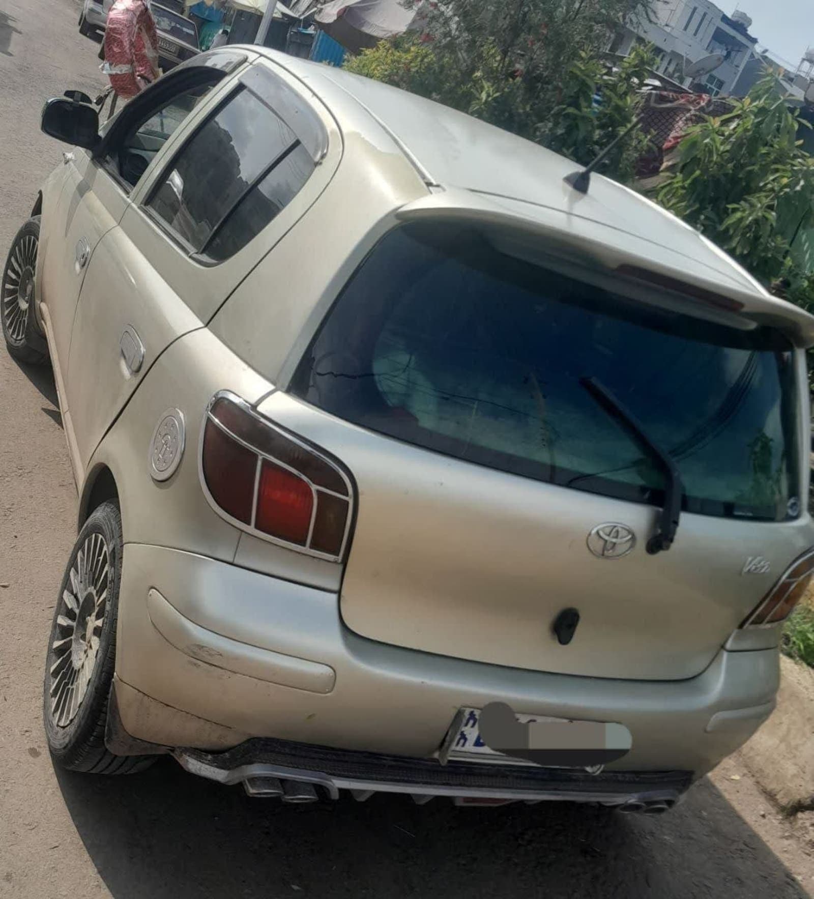 2004 Toyota Vitz — photo 5