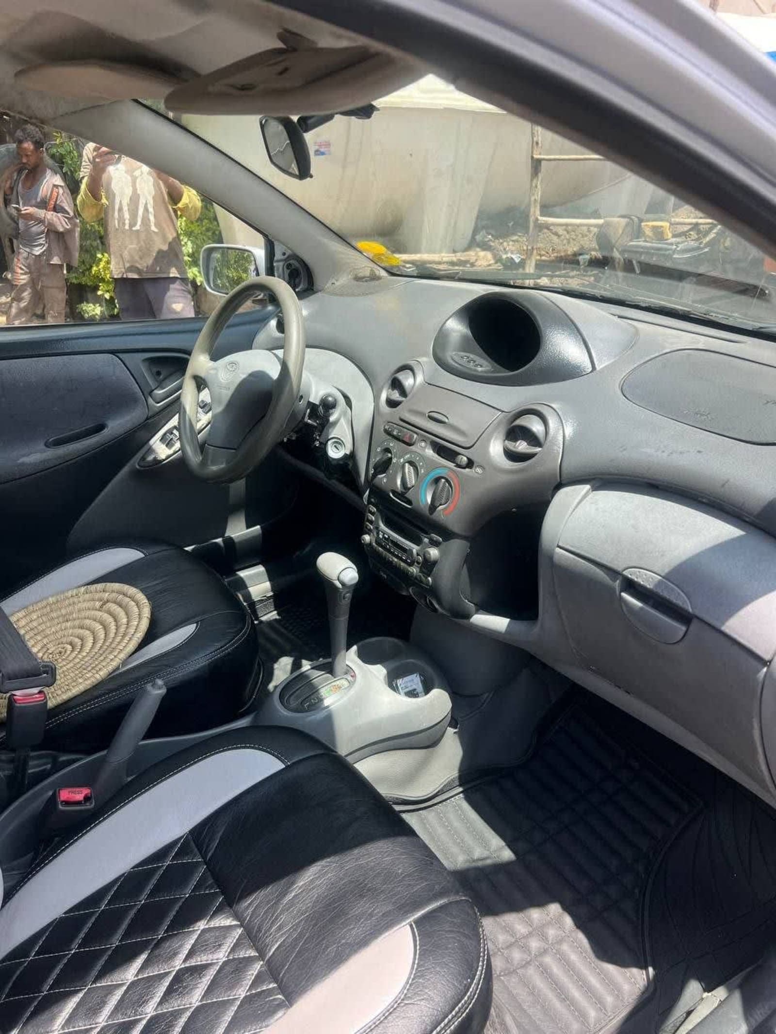 2001 Toyota Vitz — photo 3