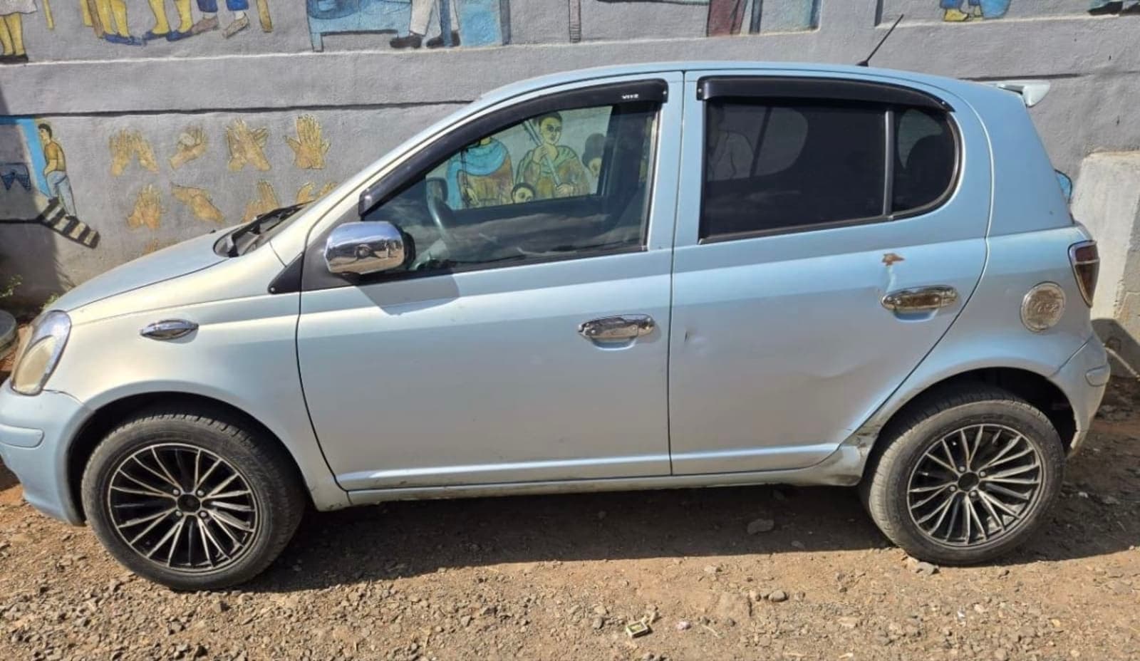 2004 Toyota Vitz — photo 4