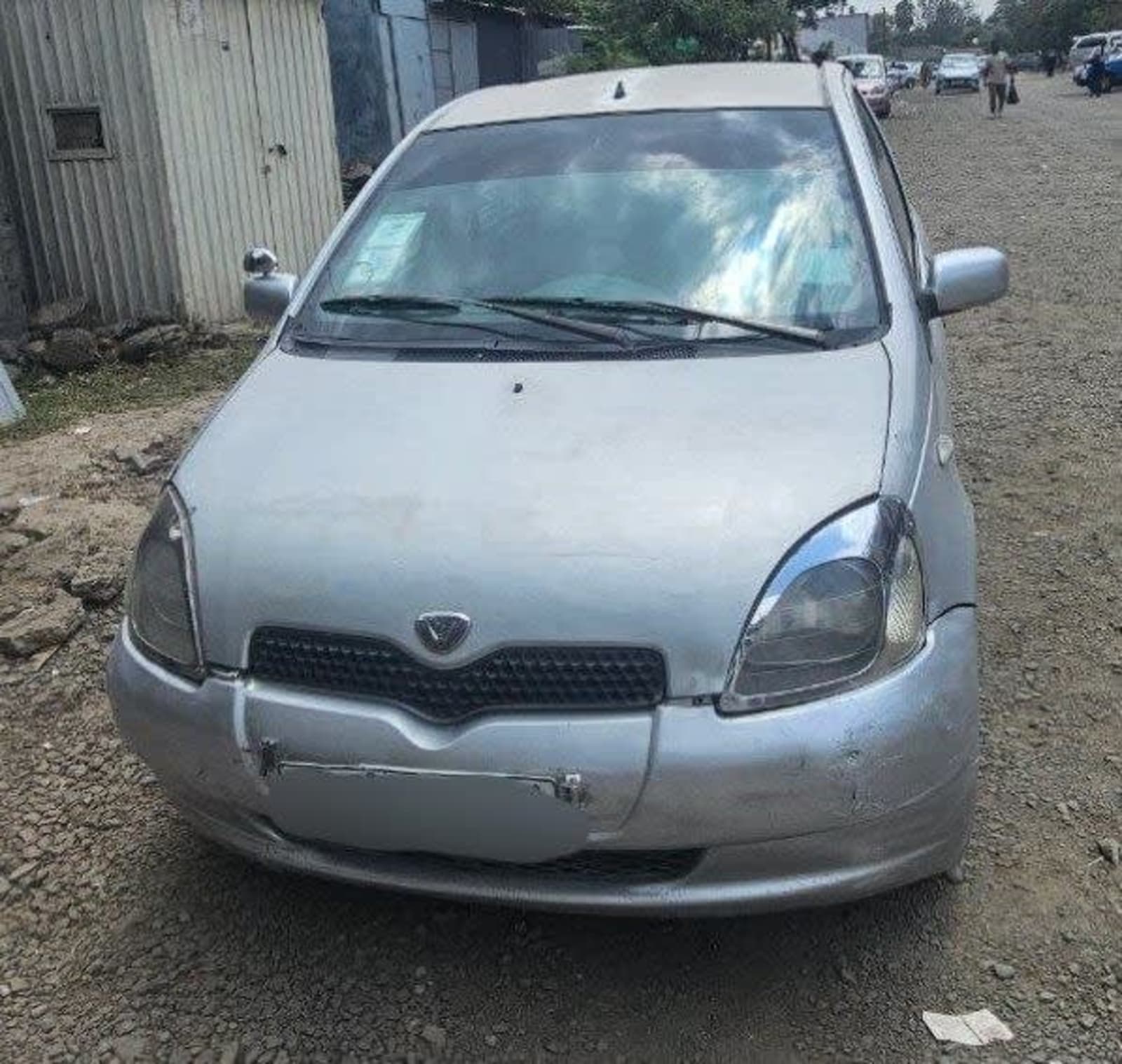 2001 Toyota Vitz — photo 2