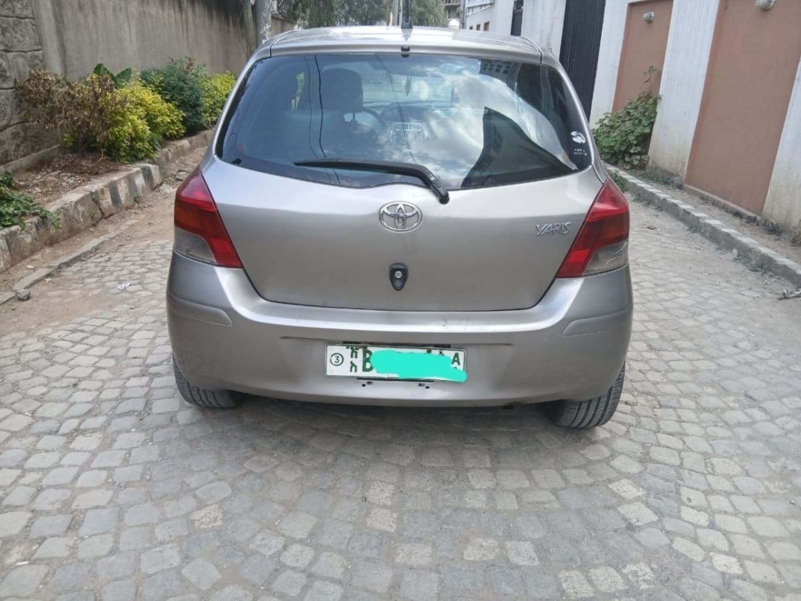 2008 Toyota Yaris Compact — photo 2