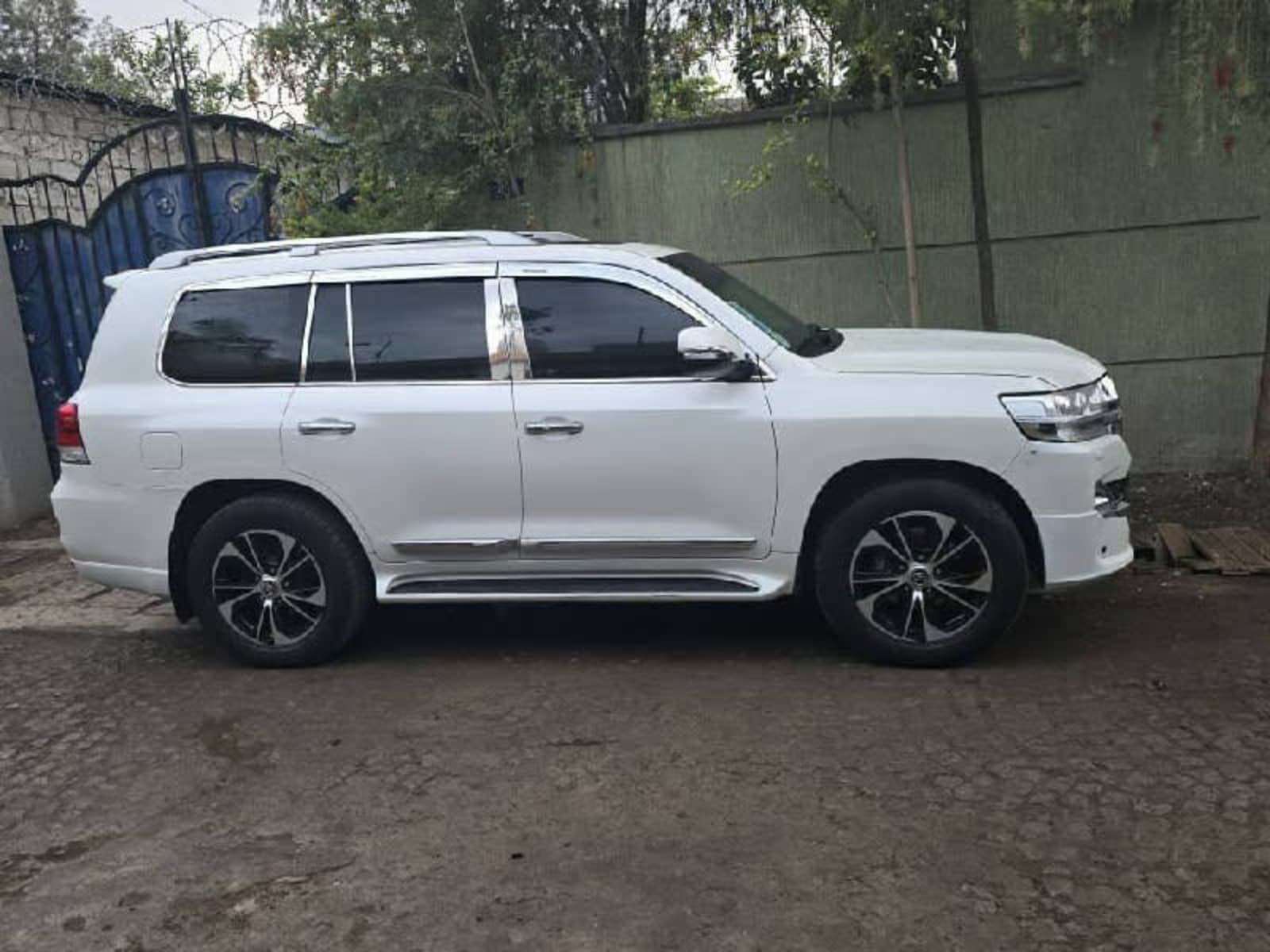 2021 Toyota Landcruiser V8