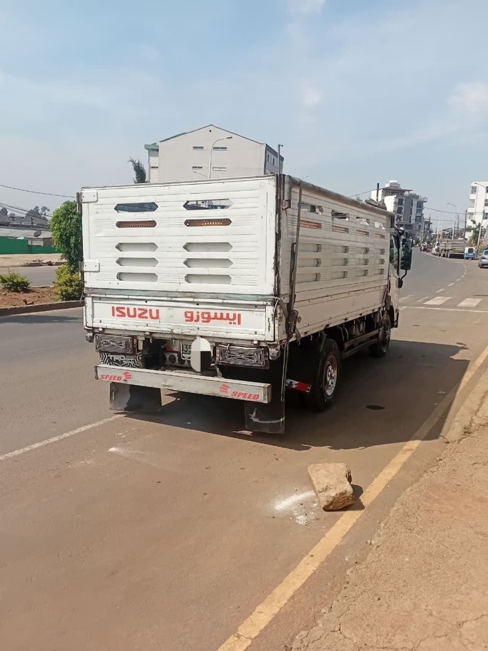 2021 Isuzu Obama — photo 2