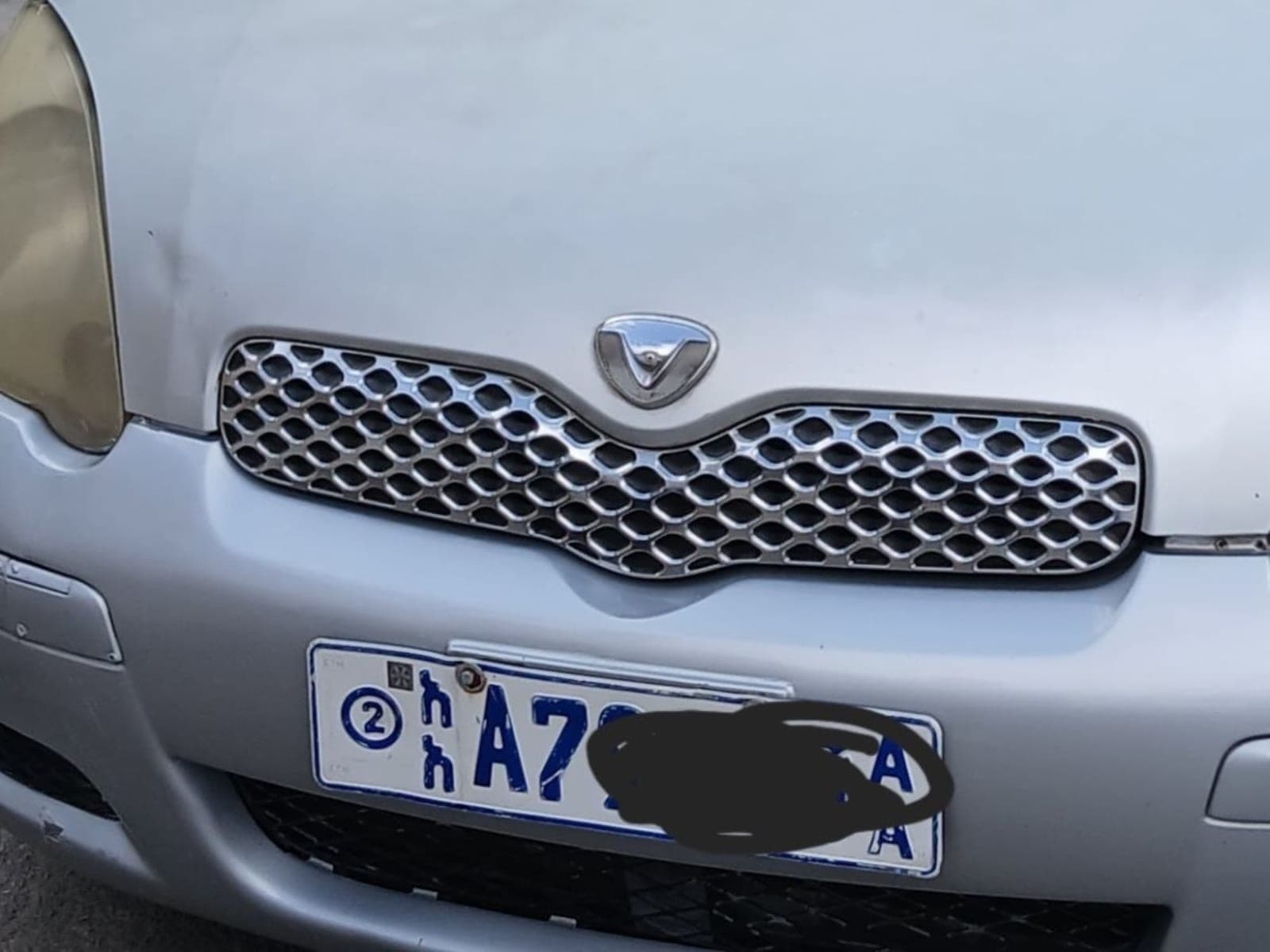 2004 TOYOTA VITZ