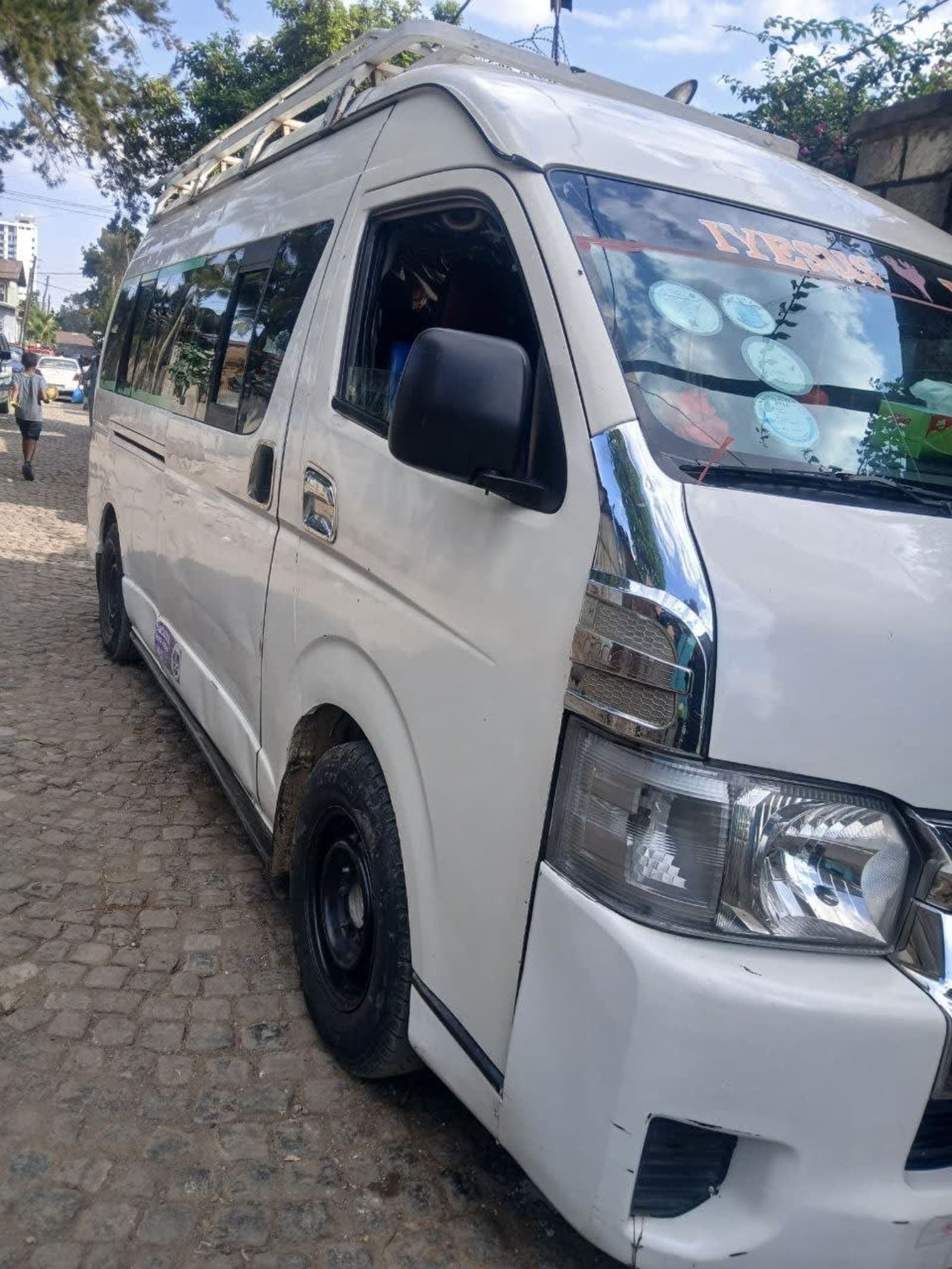 2012 Toyota Hiroof — photo 5