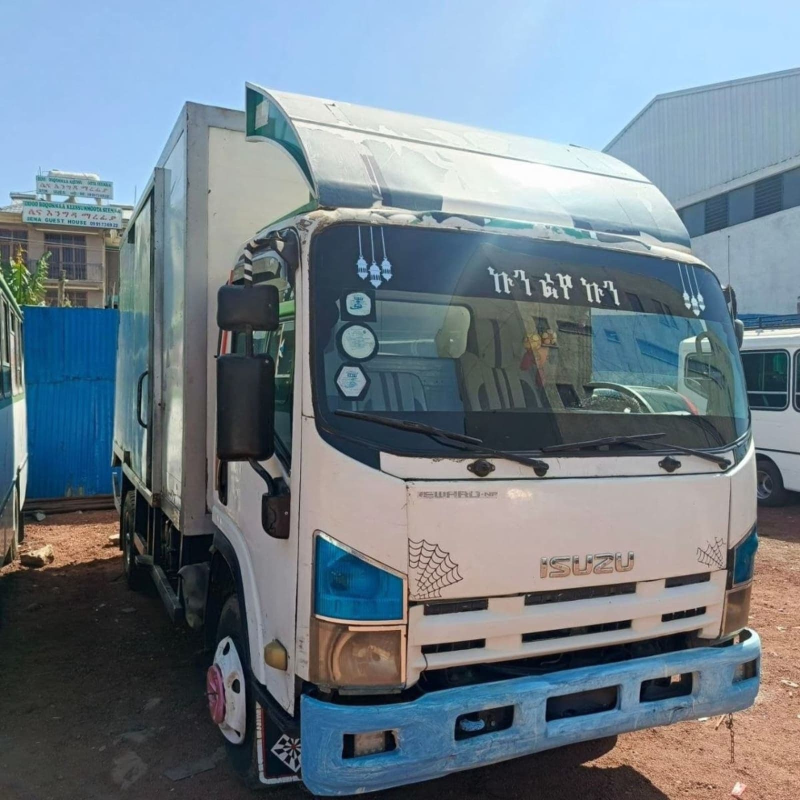 2017 Isuzu Obama Van