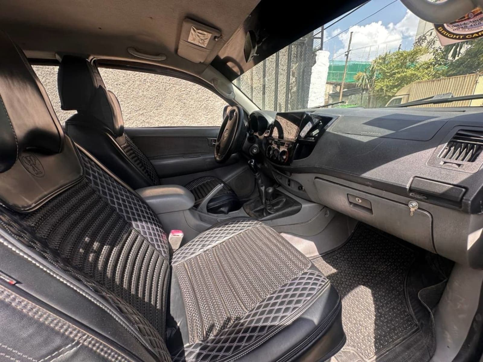 2010 Toyota Hilux — photo 2