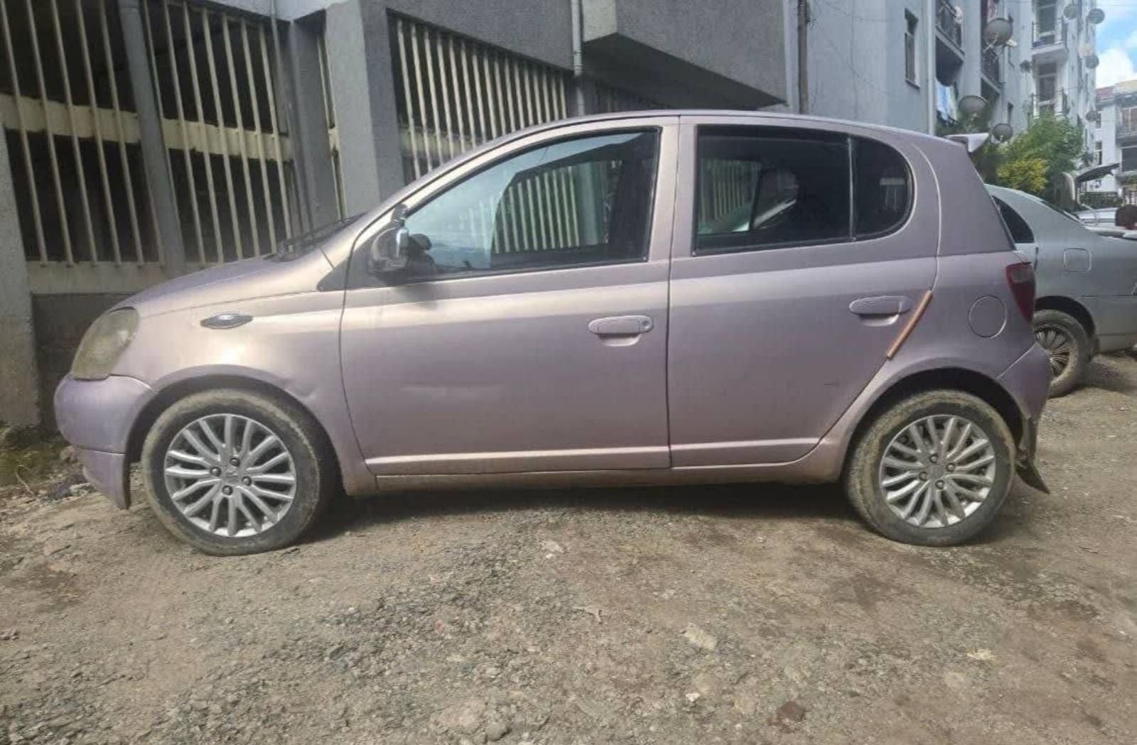 2001 Toyota Vitz — photo 2