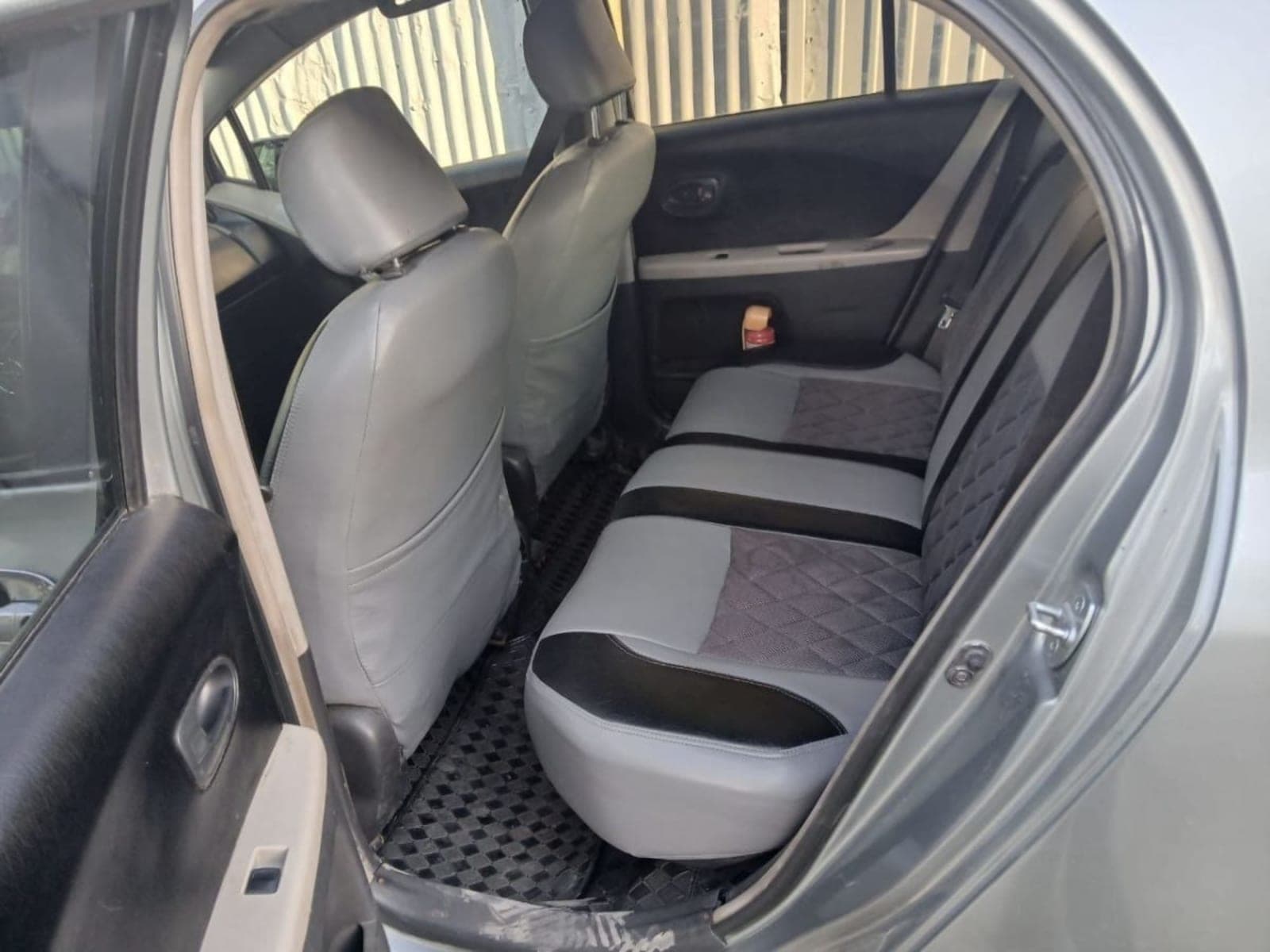 2007 Toyota Yaris Compact — photo 3