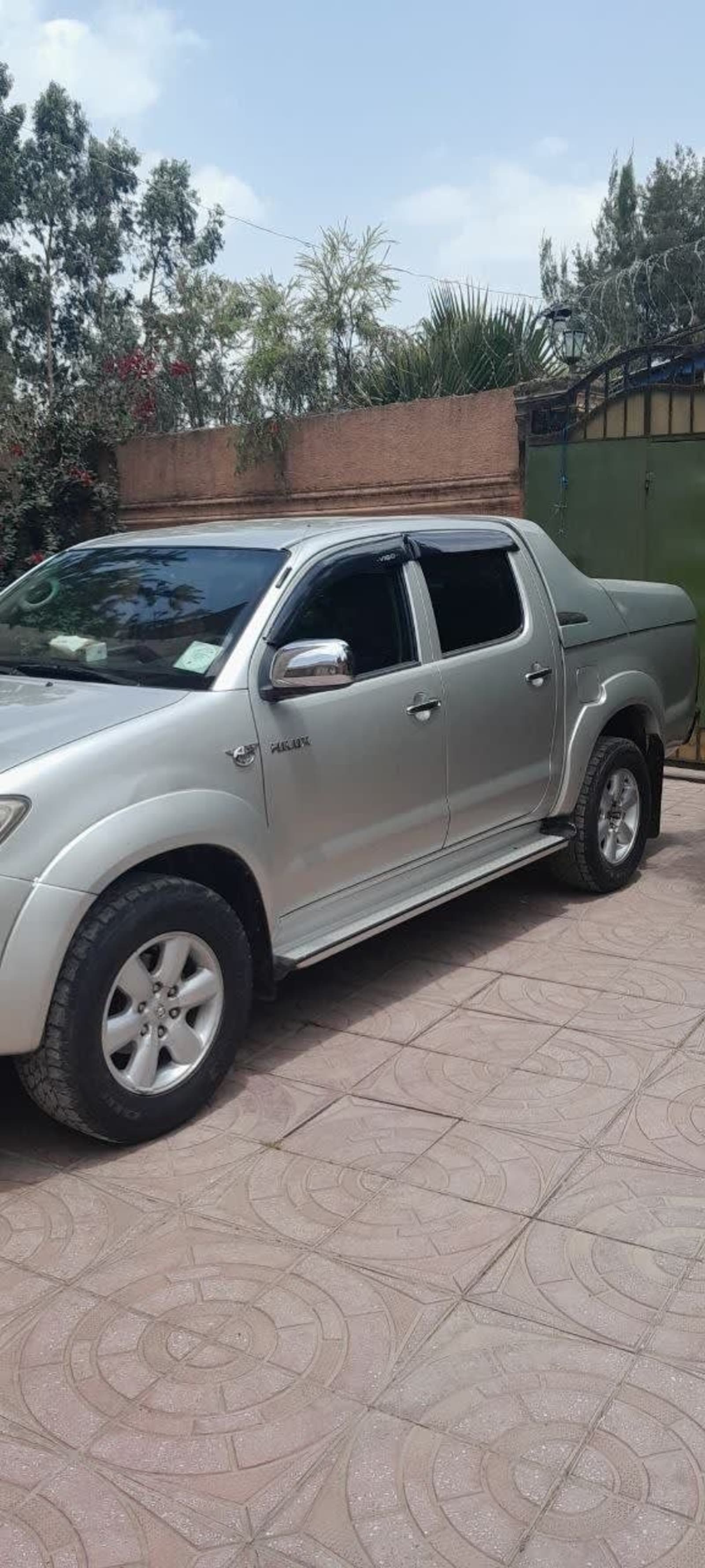 2010 Toyota Hilux Dubble Cab — photo 1