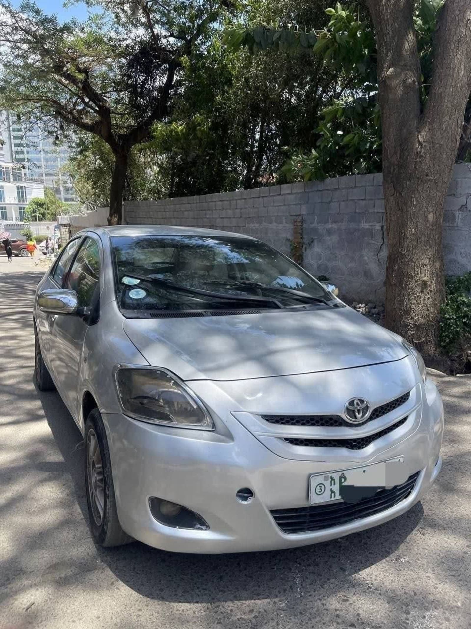 2008 TOYOTA Yaris Belta — photo 2