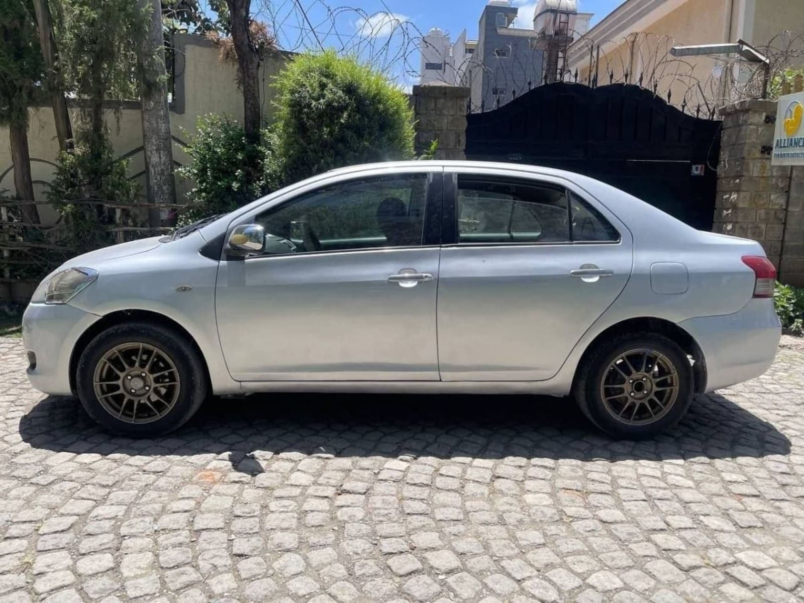 2008 TOYOTA Yaris Belta — photo 4