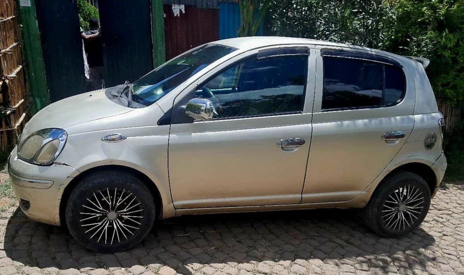 2004 Toyota Vitz — photo 3