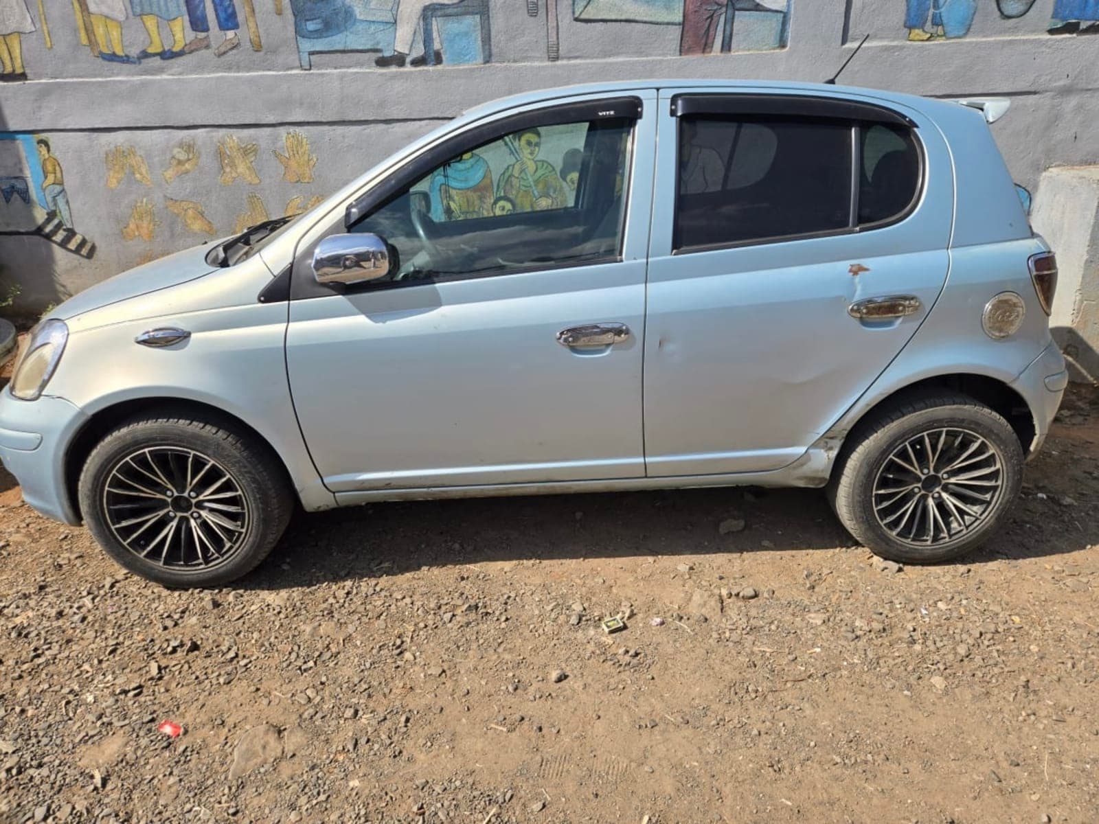 2004 Toyota Vitz — photo 2