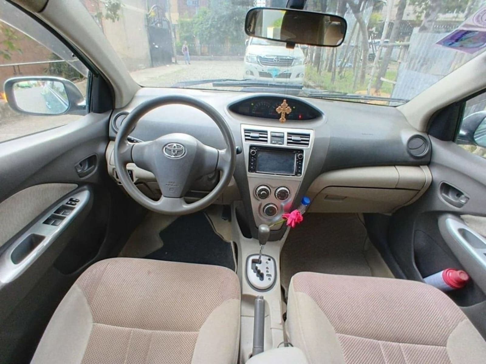 2010 Toyota Yaris Belta — photo 3