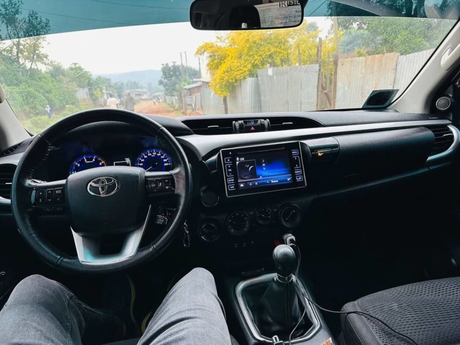 2017 Toyota Hilux Revo — photo 4