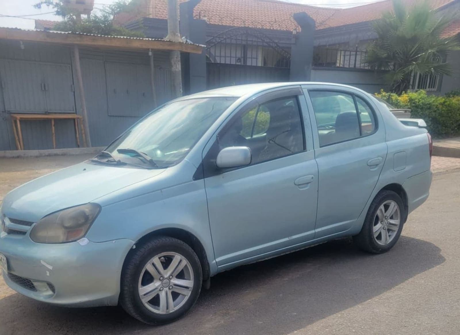 2005 Toyota Platz — photo 5