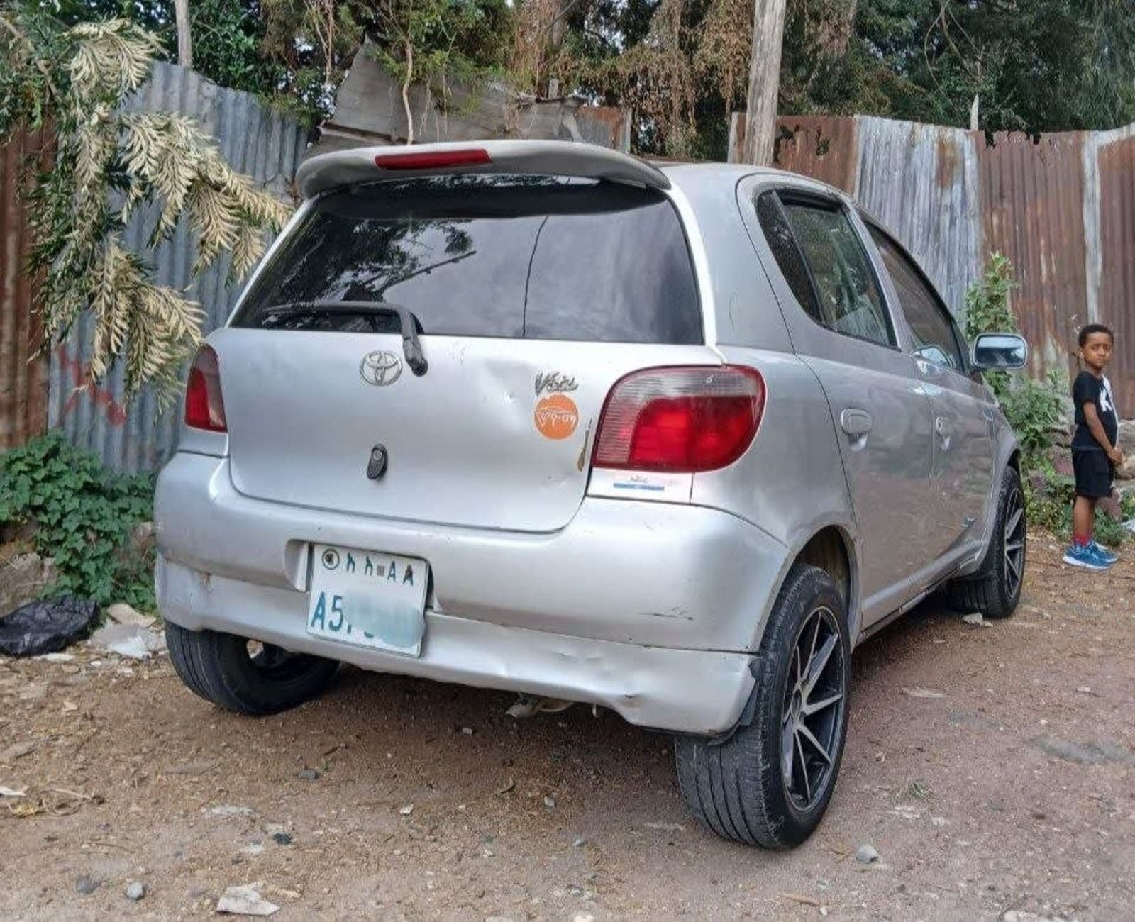 2001 Toyota Vitz — photo 1