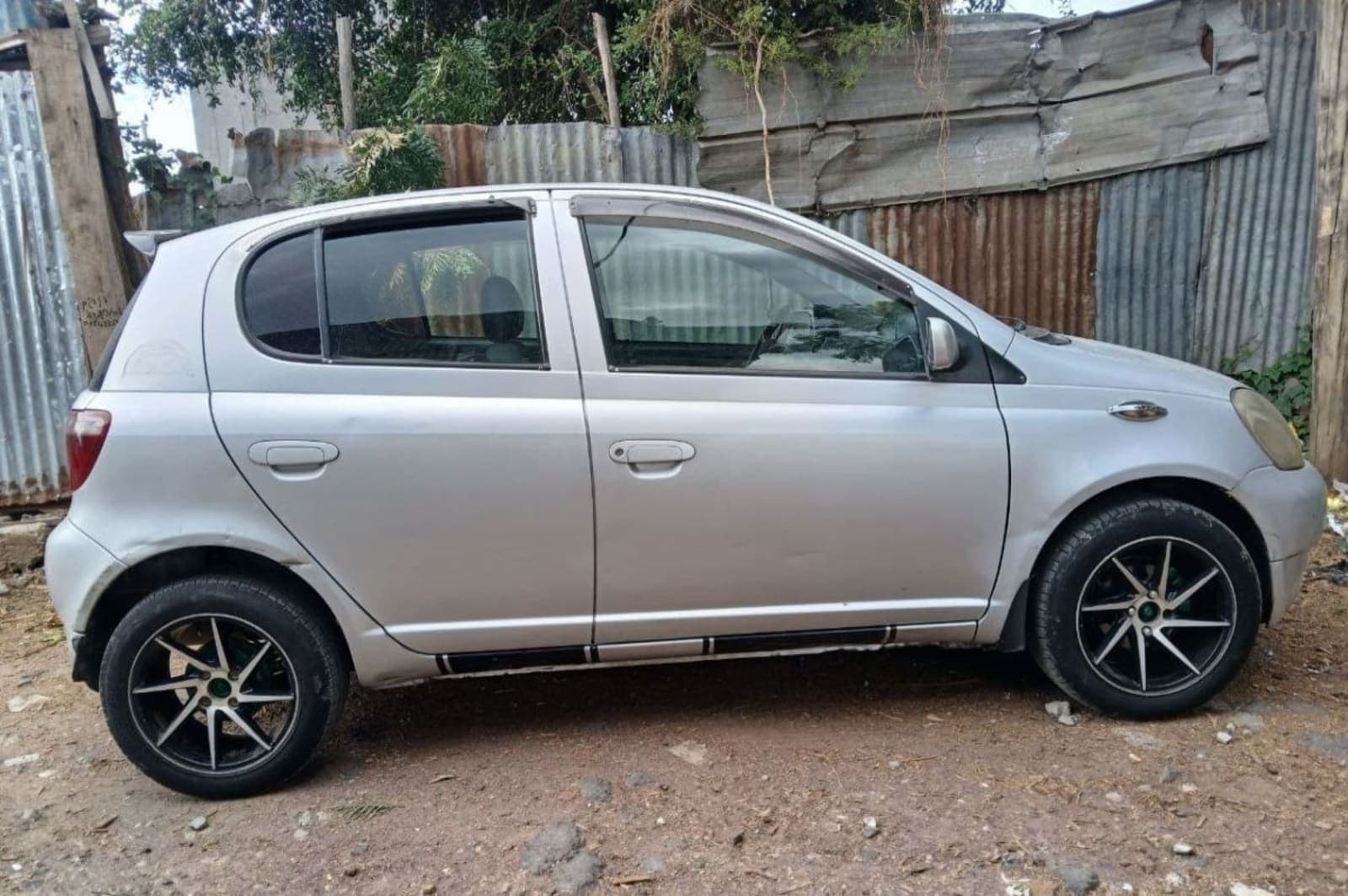 2001 Toyota Vitz — photo 5