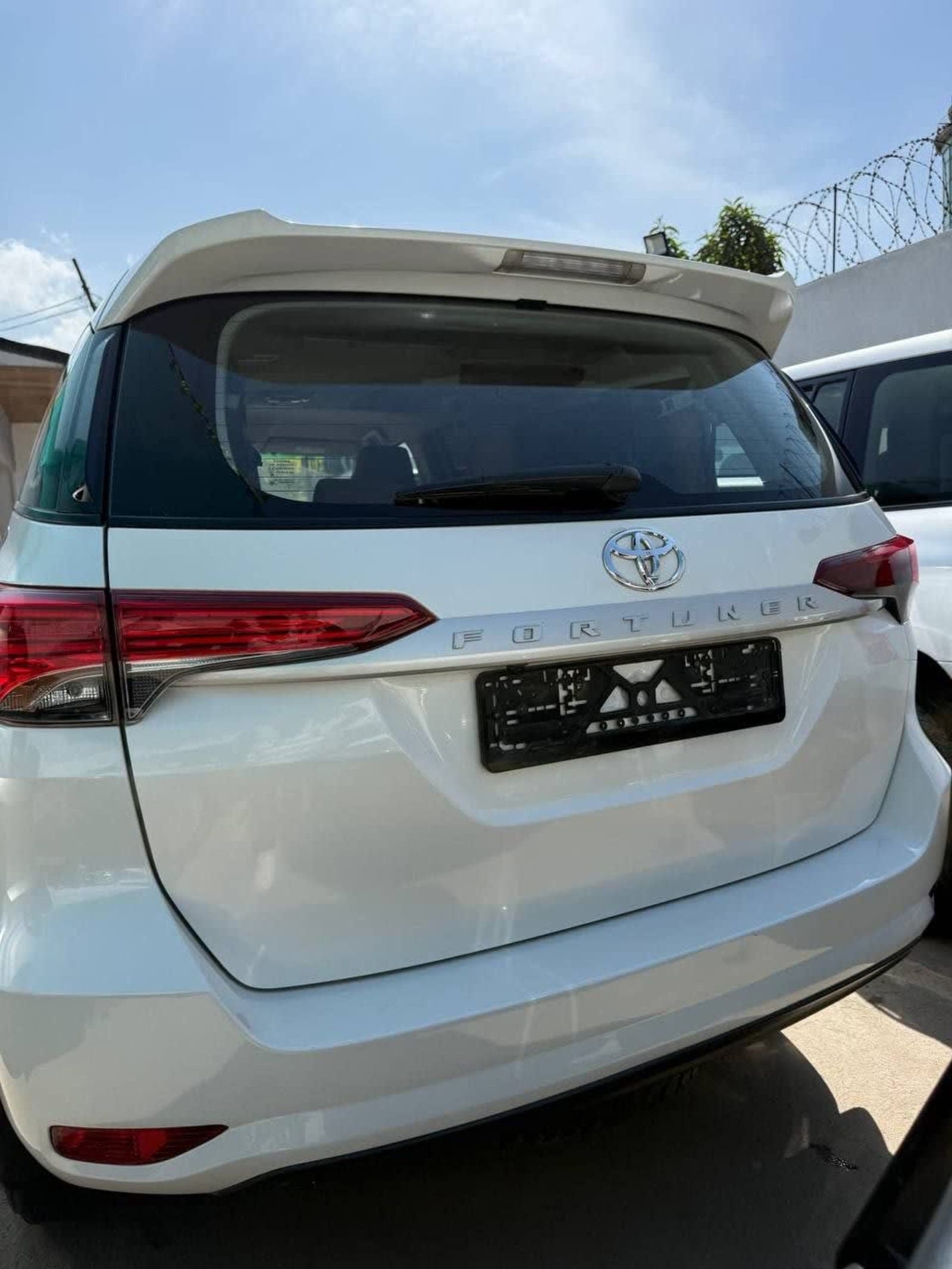 2023 Toyota Fortuner — photo 3