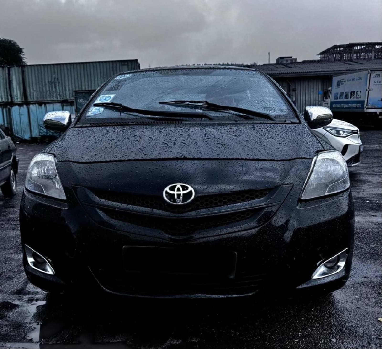2008 Toyota Yaris sedan — photo 5