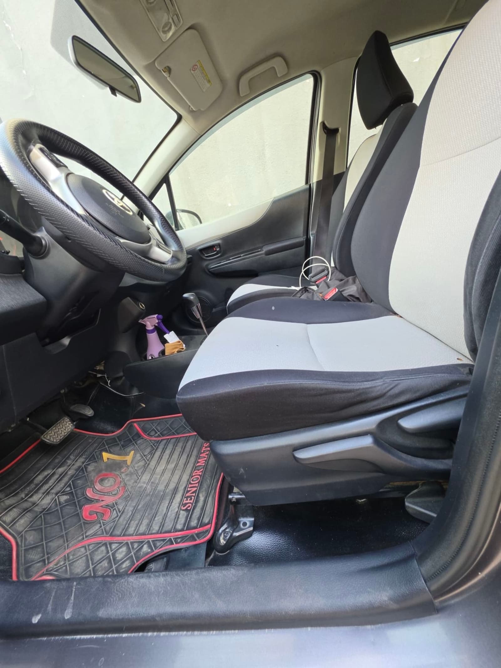 2012 Toyota Yaris Compact — photo 5