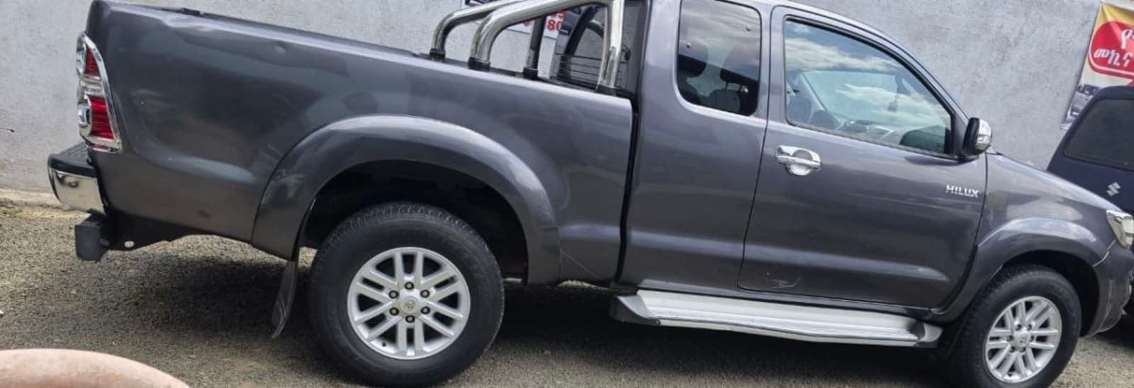 2015 TOYOTA HILUX king-cab — photo 3