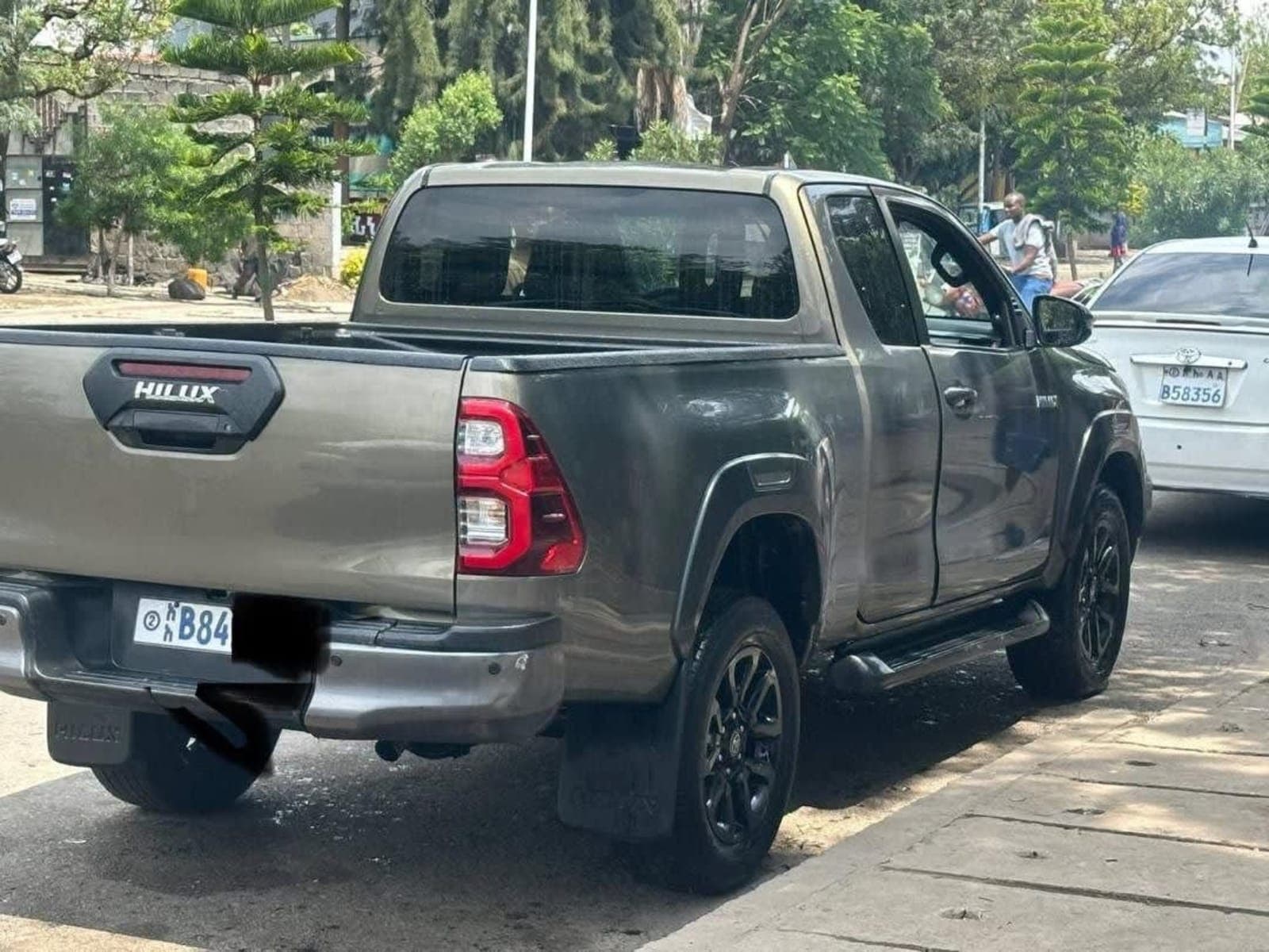 2021 Toyota Invincible King Cab — photo 3