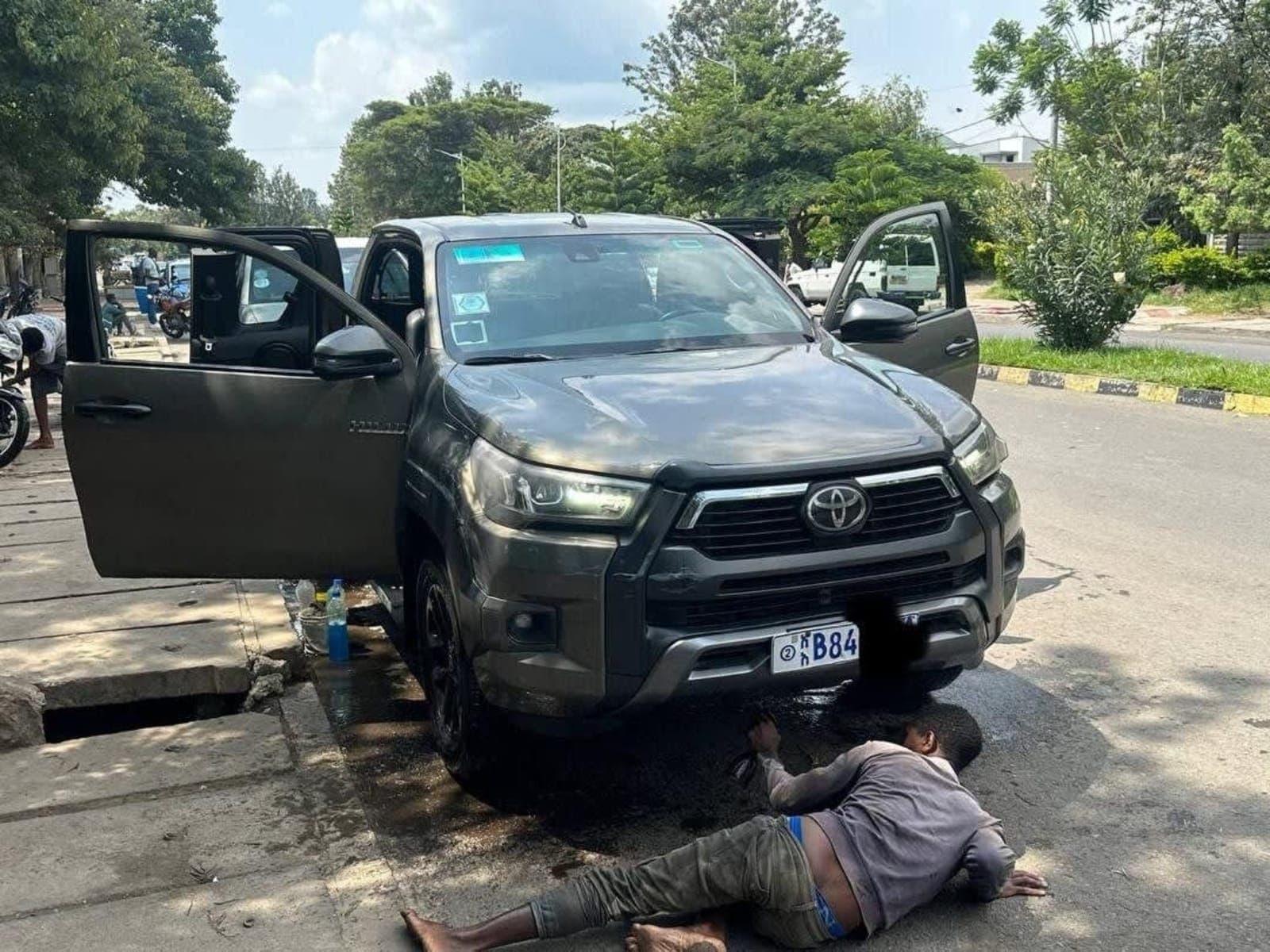 2021 Toyota Invincible King Cab — photo 4