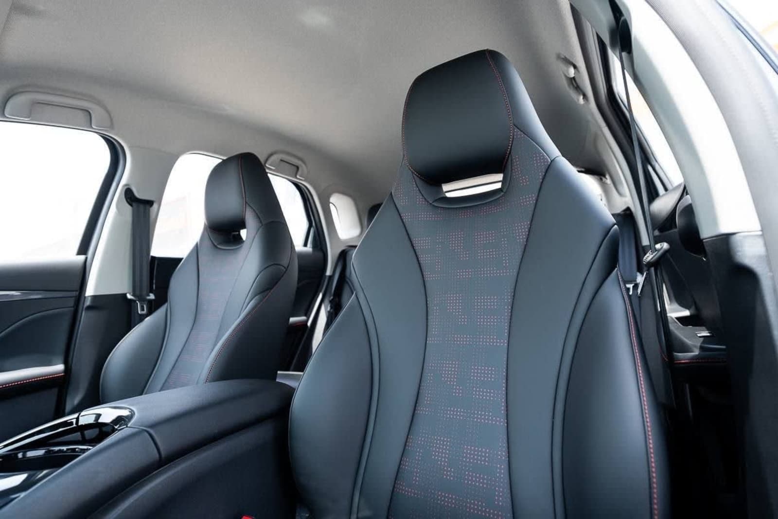 2025 BYD E2 — photo 3