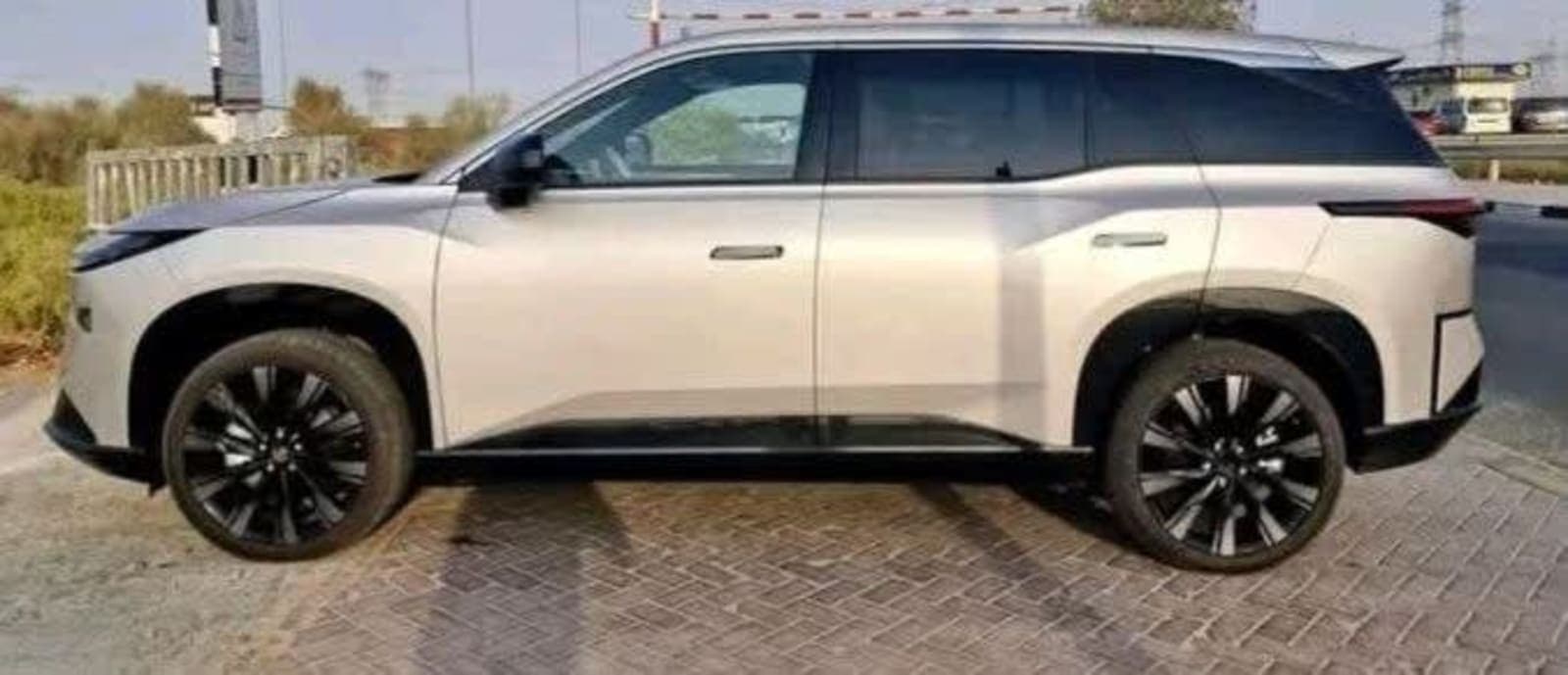 2025 Toyota bz3x.max — photo 2