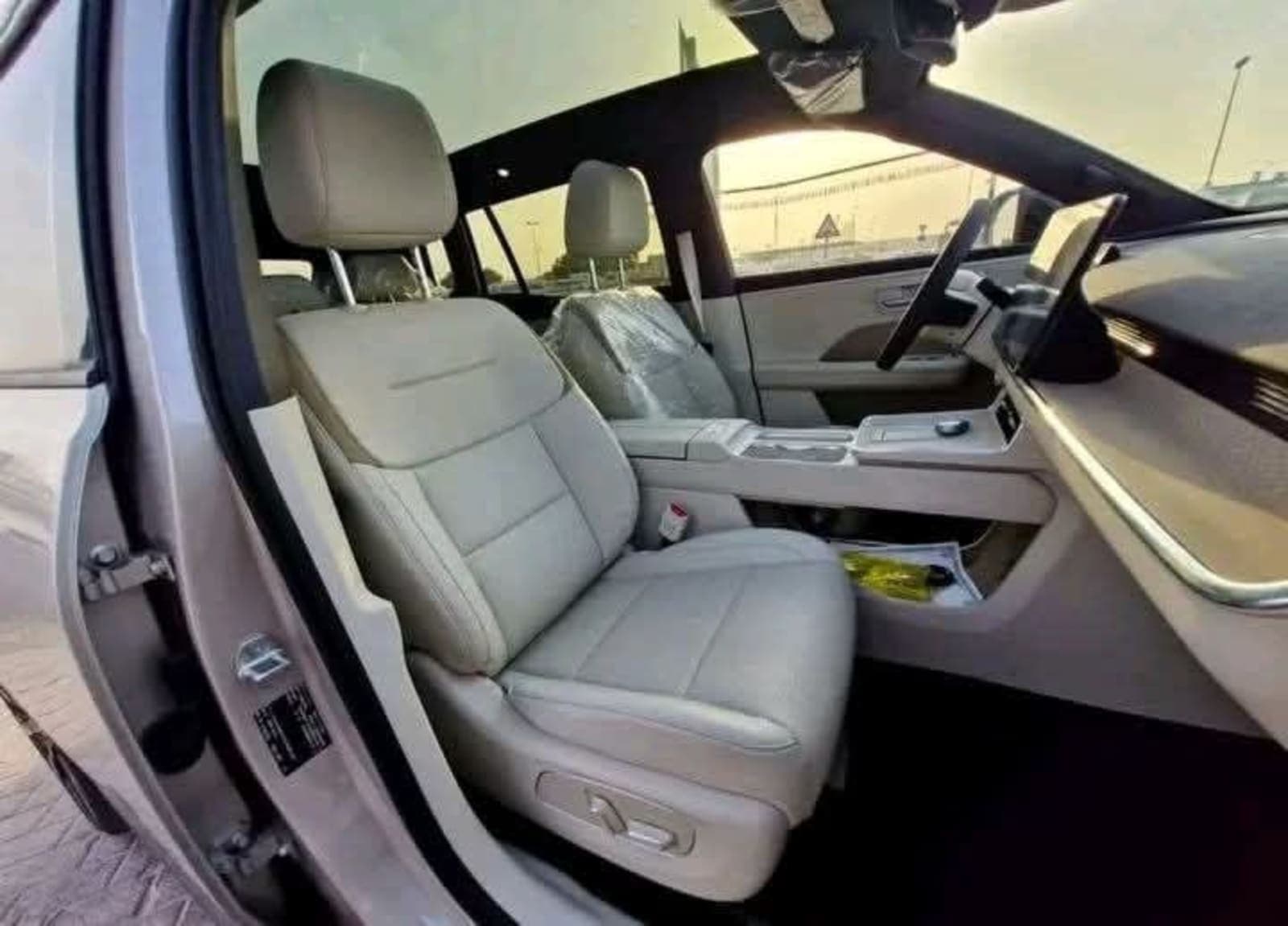 2025 Toyota bz3x.max — photo 3