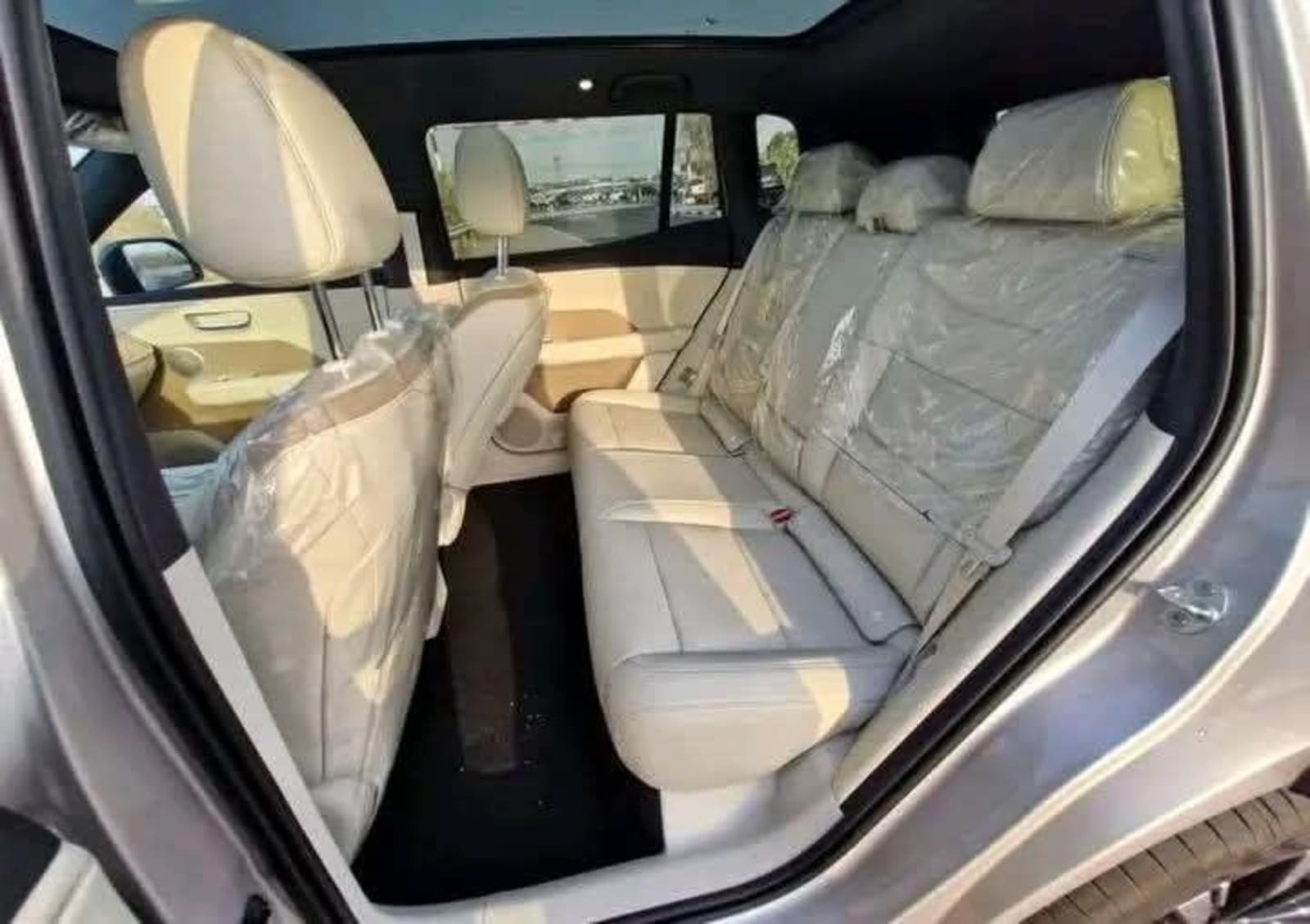 2025 Toyota bz3x.max — photo 4