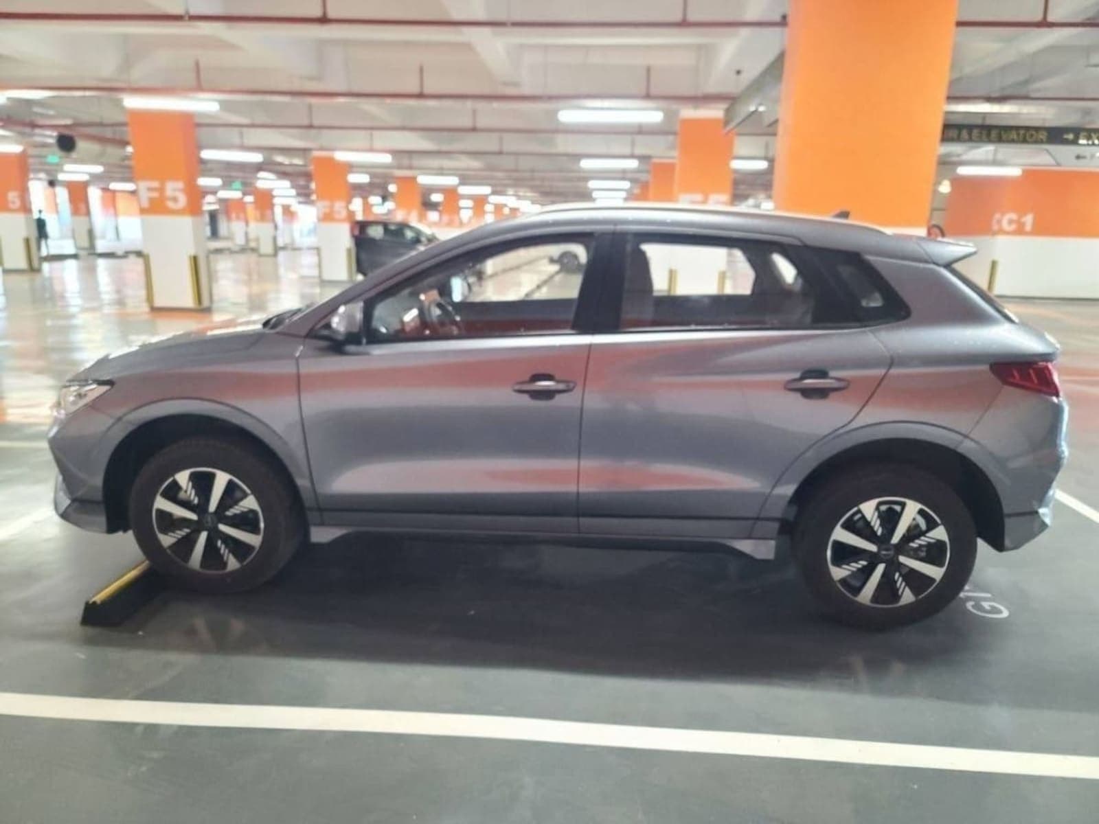 2025 BYD E2 — photo 4