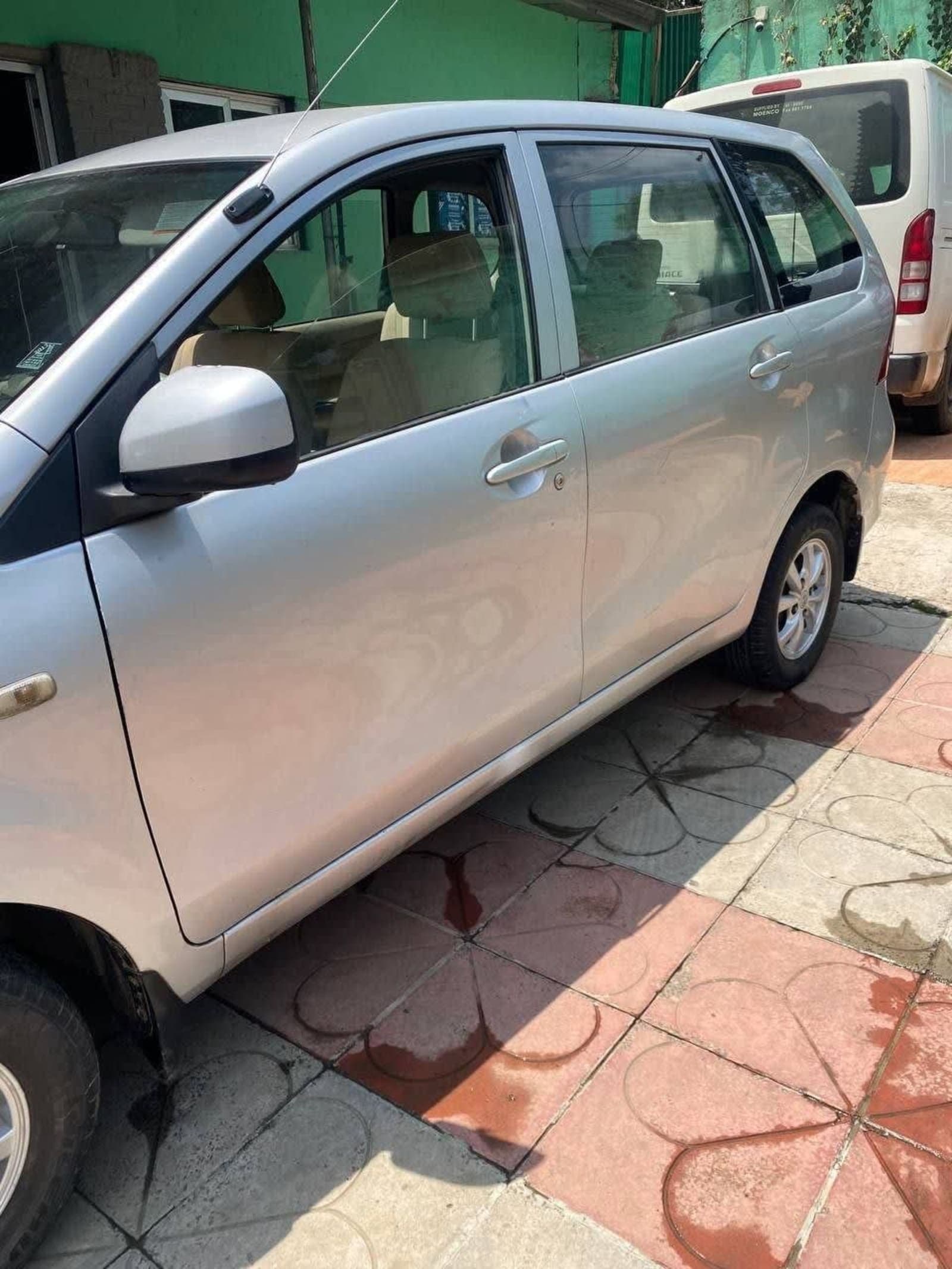 2015 Toyota Avanza — photo 2